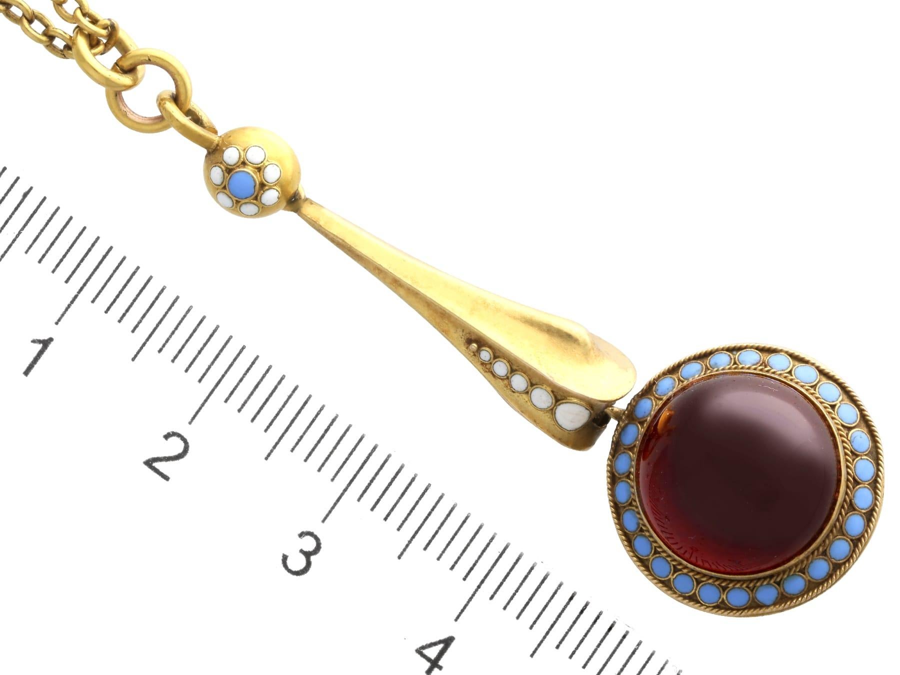 Pendentif ancien en or jaune 18 carats, grenat et émail de 7,90 carats, c. 1880 en vente 3
