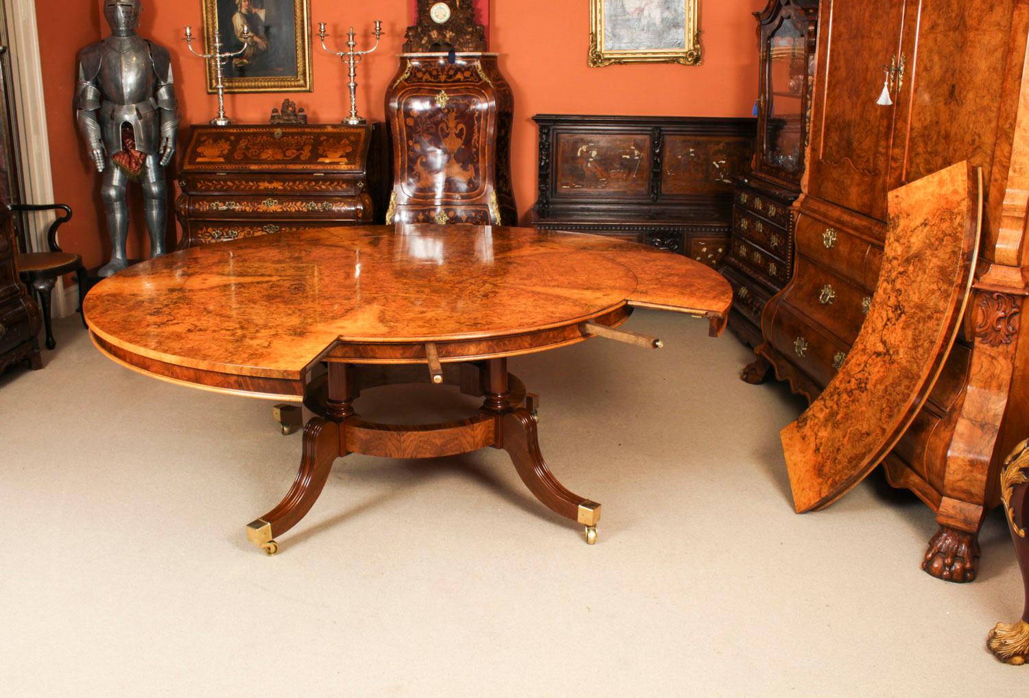 Antique 7ft Diam Burr Walnut Jupe Dining Table  Early 20th Century 5
