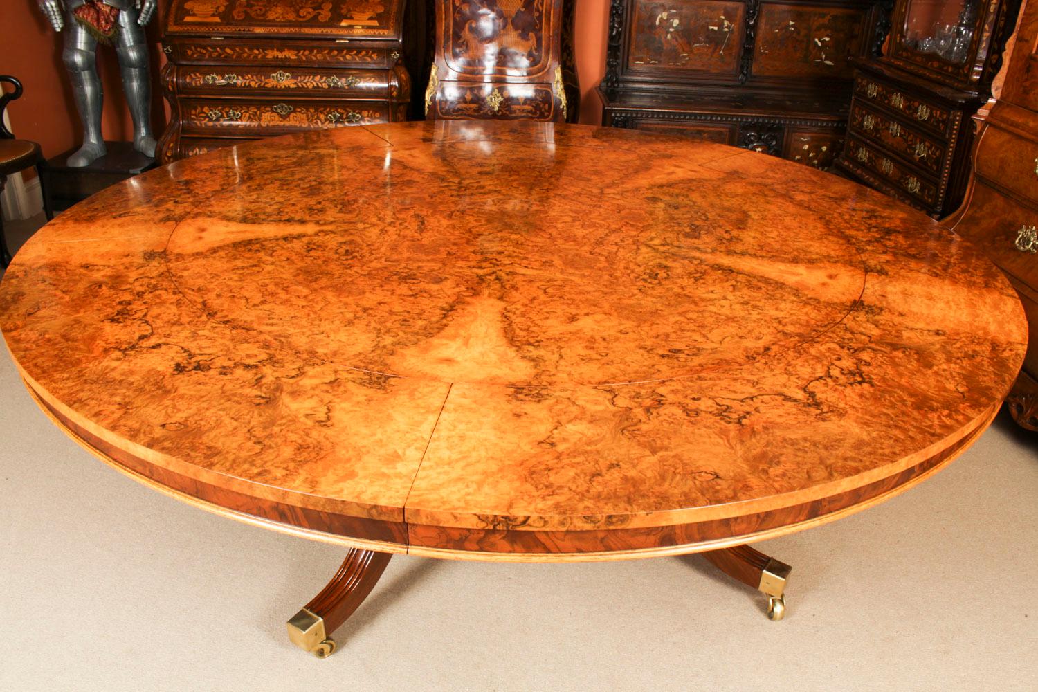 This is a beautiful and rare antique Regency Revival burr walnut extending dining table  in the manner of Johnstone Jupe & Co,  Circa 1900 in date, and attributed to Arthur Brett & Sons, Norfolk, England.

The table has a wonderful burr walnut top