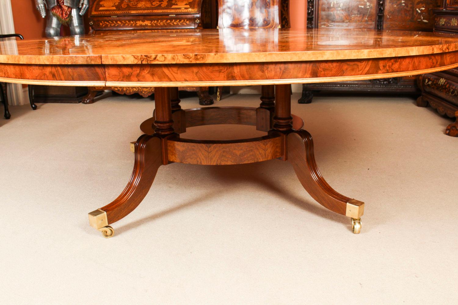 Antique 7ft Diam Burr Walnut Jupe Dining Table  Early 20th Century 4