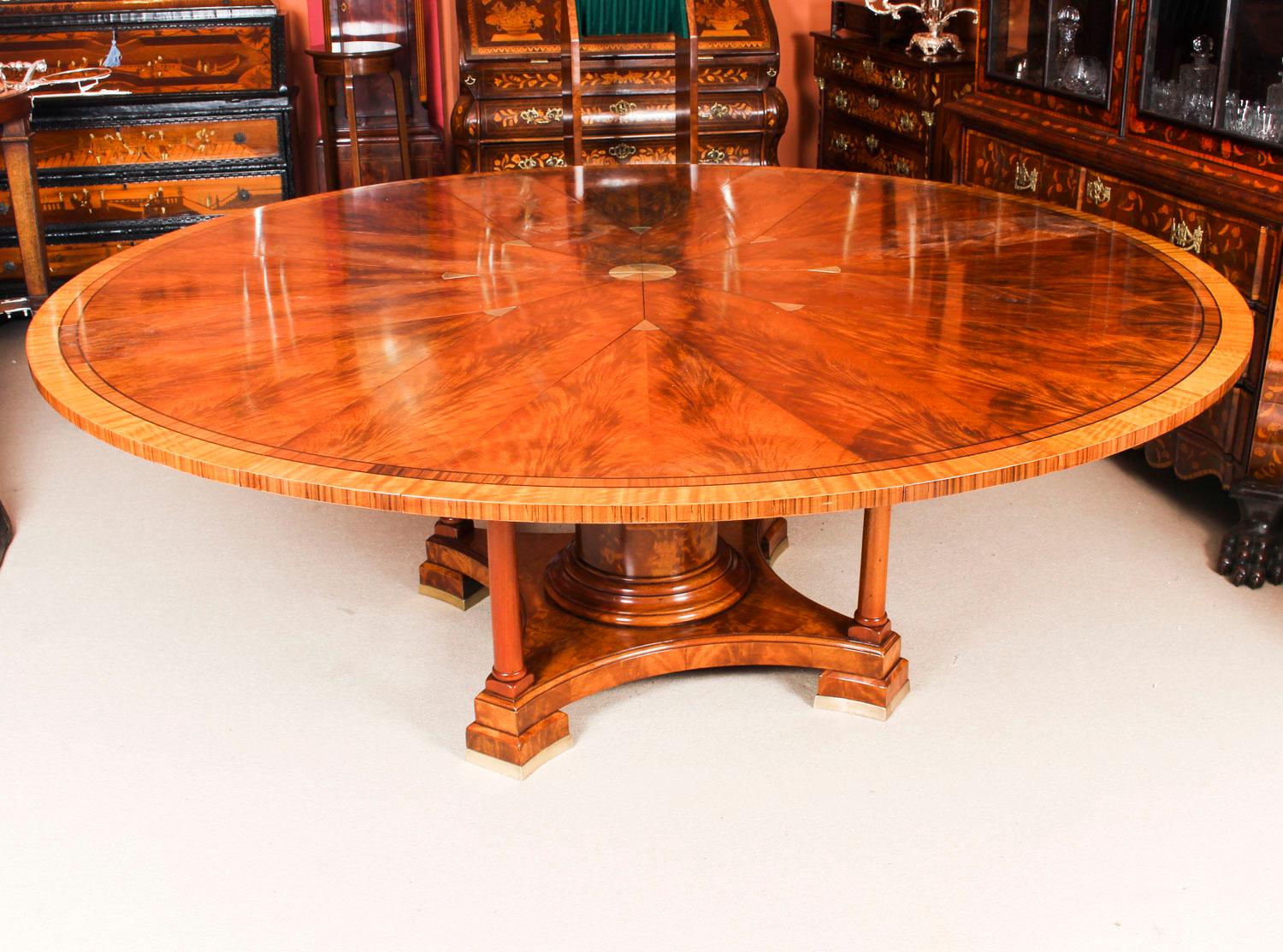 This is a beautiful dining set comprising a flame mahogany expanding dining table in the manner of Johnson, Jupe & Co, dating from the early 20th century, and a matching set of ten dining chairs. Measure: 7ft diameter.

The hexadecagon round top