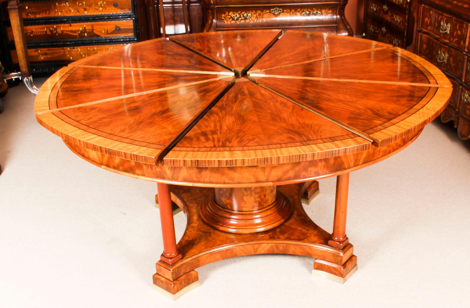 Antique Flame Mahogany Jupe Dining Table, Early 20th Century 10