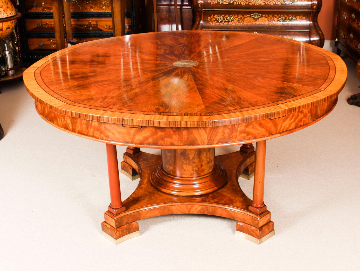 Antique Flame Mahogany Jupe Dining Table, Early 20th Century 11