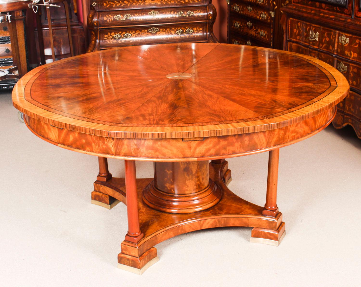 Antique Flame Mahogany Jupe Dining Table, Early 20th Century 12