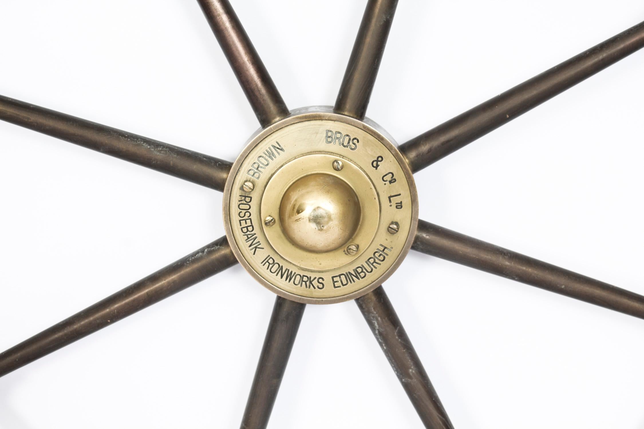This is a superb early 20th century brass and walnut ships wheel by the renowned Scottish manufacturer, Brown Brothers and Co Ltd, Rosebank, Edinburgh, circa 1920 in date.
 
This exceptional nautical collectable features eight elegant turn king