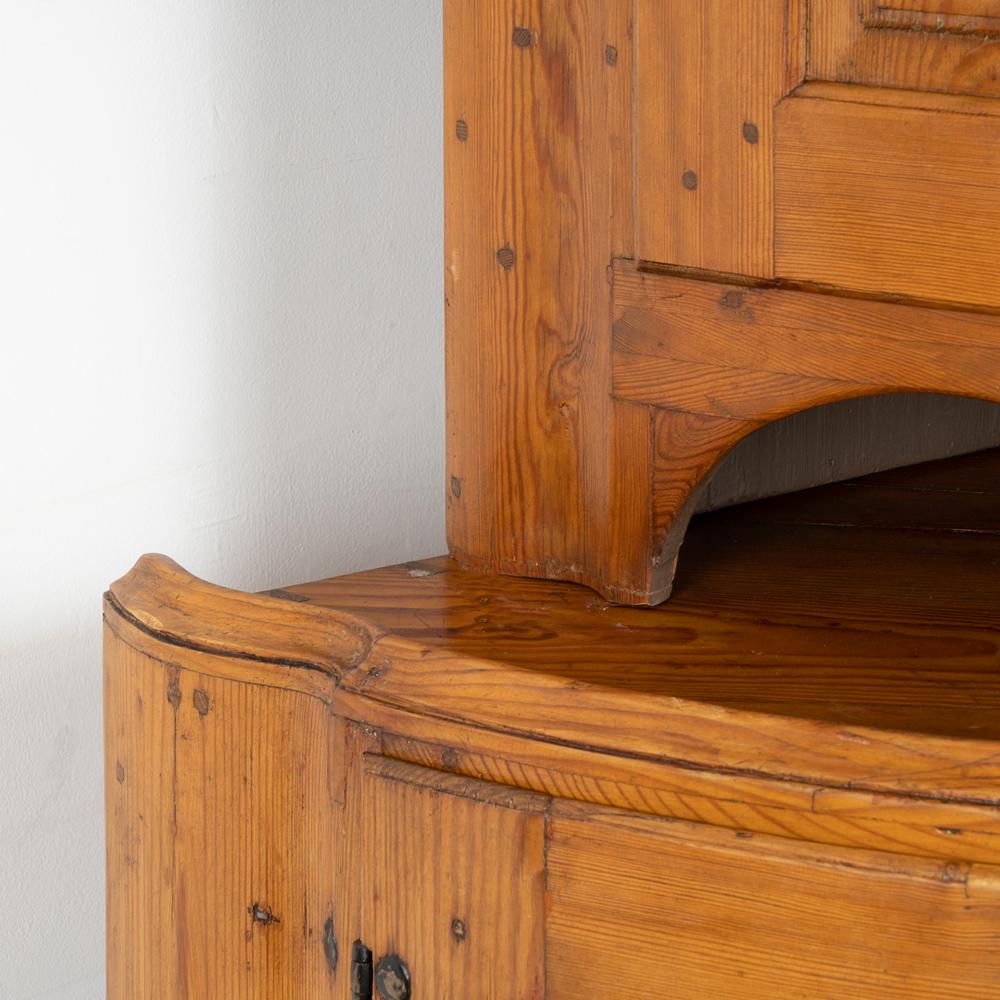 Antique Pine Corner Cabinet Cupboard, Sweden, circa 1820-1840 In Good Condition In Round Top, TX