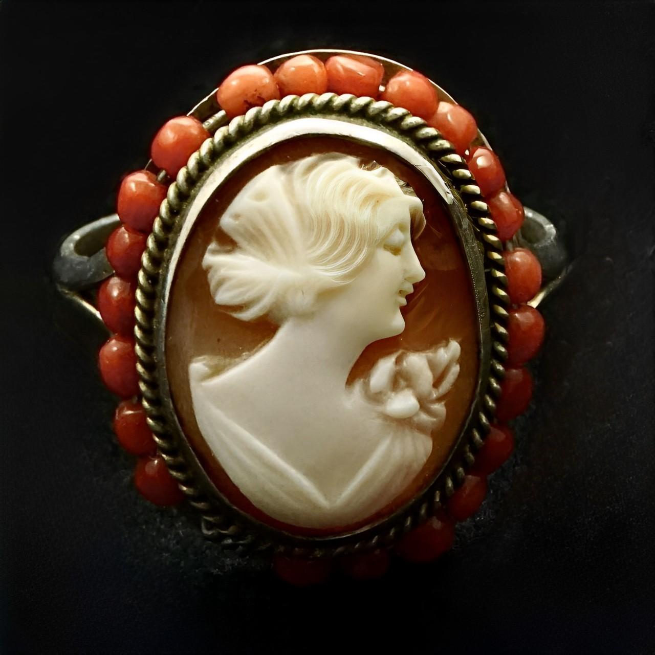 Antique 800 Silver and Shell Cameo Ring with Coral Bead Surround For Sale 3