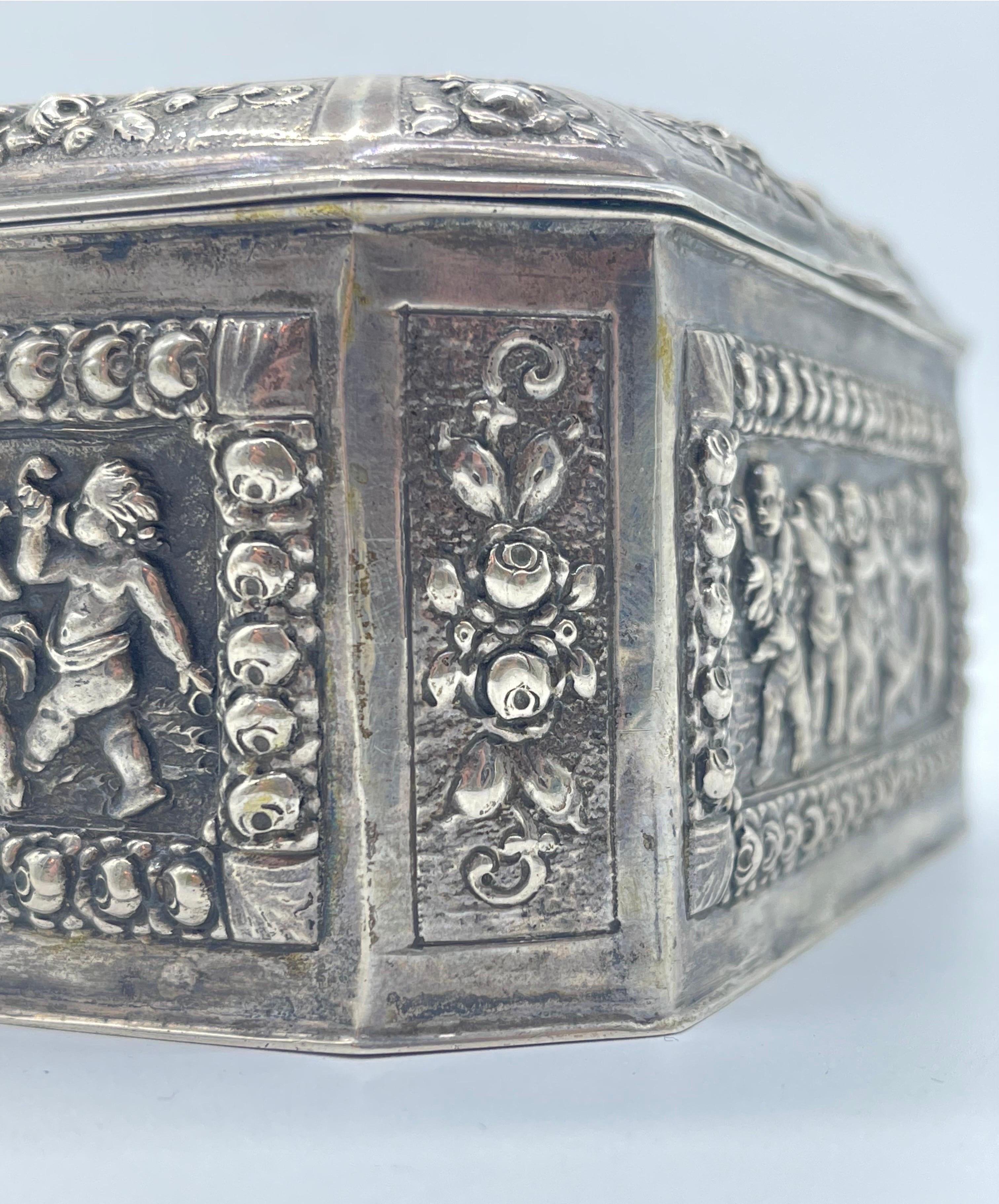 Antike 800er Silber Bonboniere-Schachtel mit Zuckerdeckel Christoph Widmann, Deutschland, vergoldet im Angebot 7