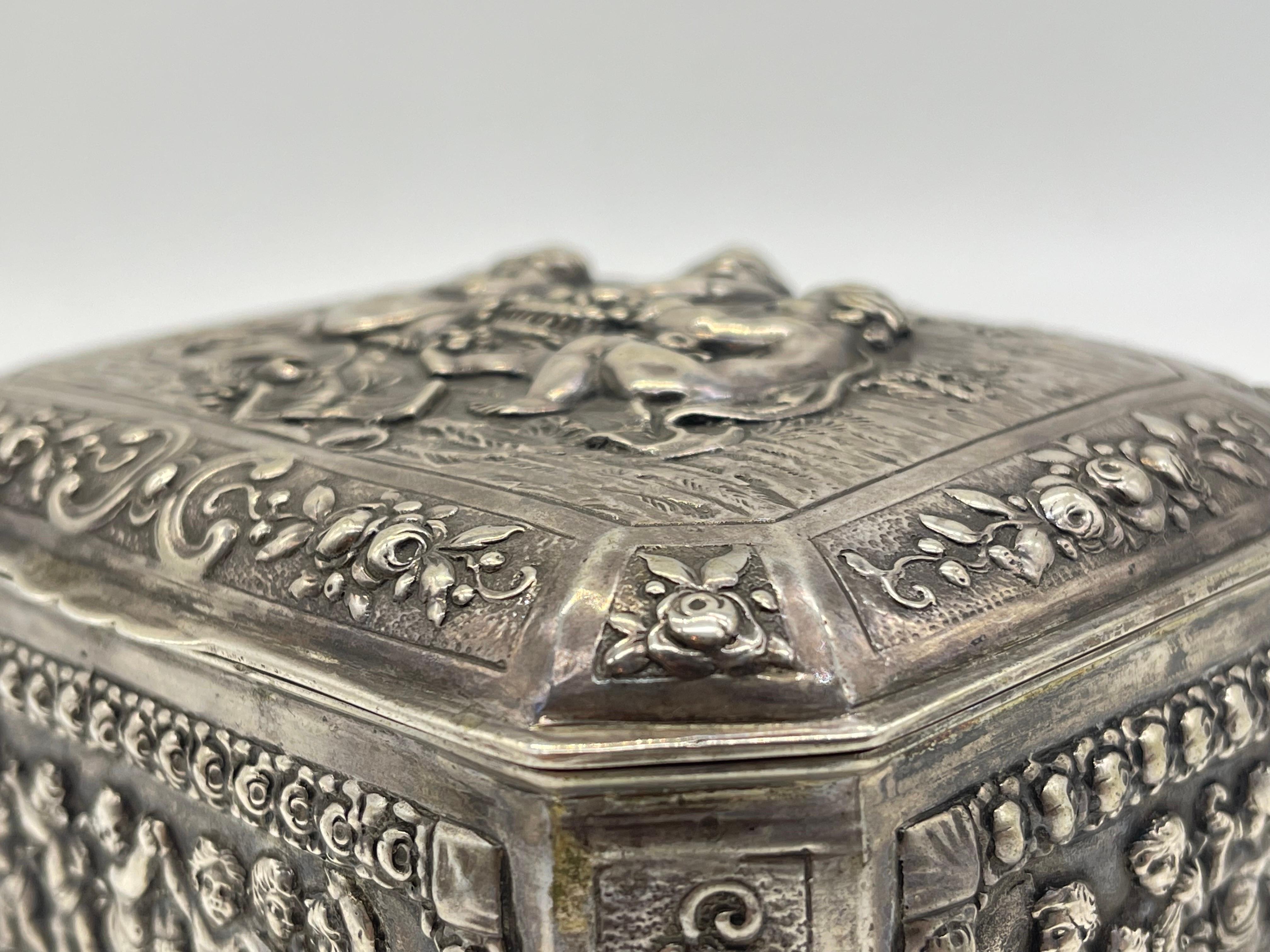 Antike 800er Silber Bonboniere-Schachtel mit Zuckerdeckel Christoph Widmann, Deutschland, vergoldet im Angebot 10