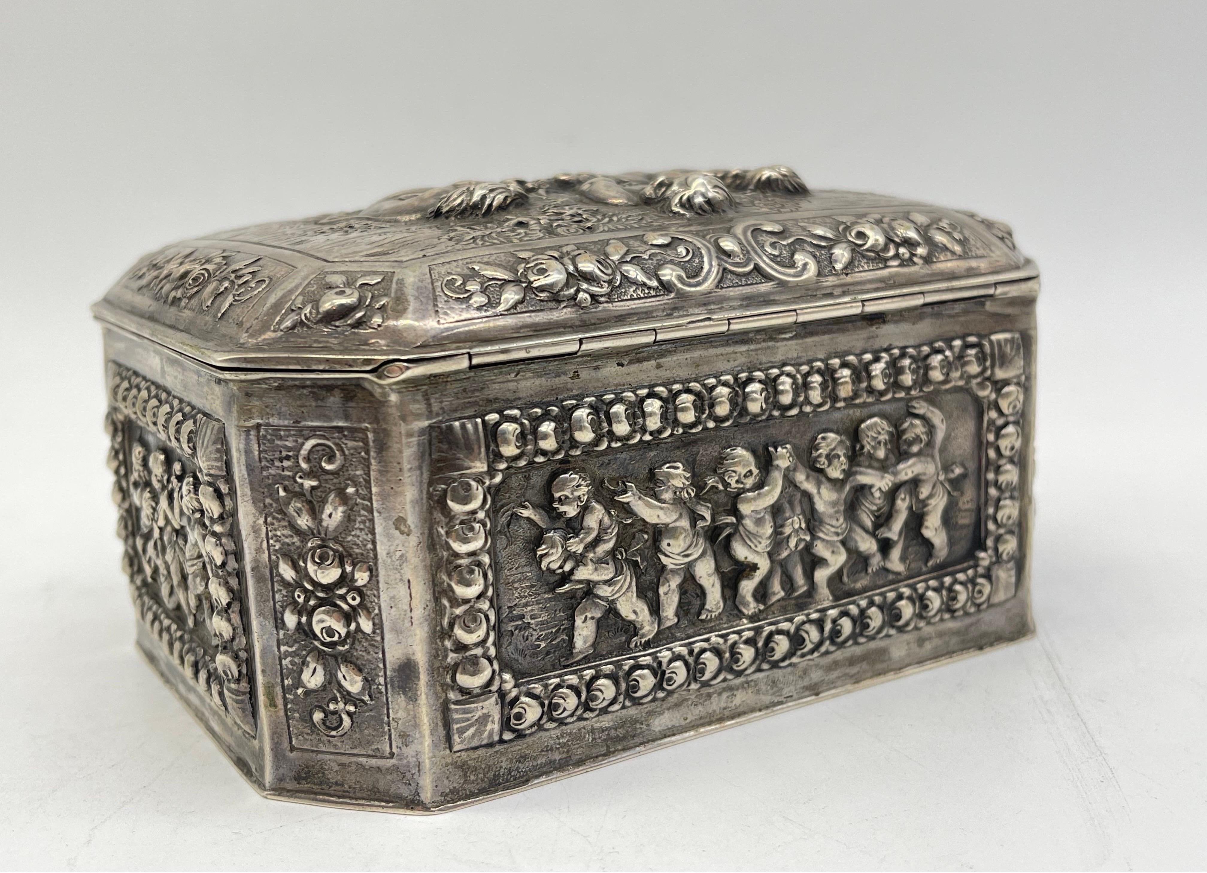 Antike 800er Silber Bonboniere-Schachtel mit Zuckerdeckel Christoph Widmann, Deutschland, vergoldet im Angebot 2