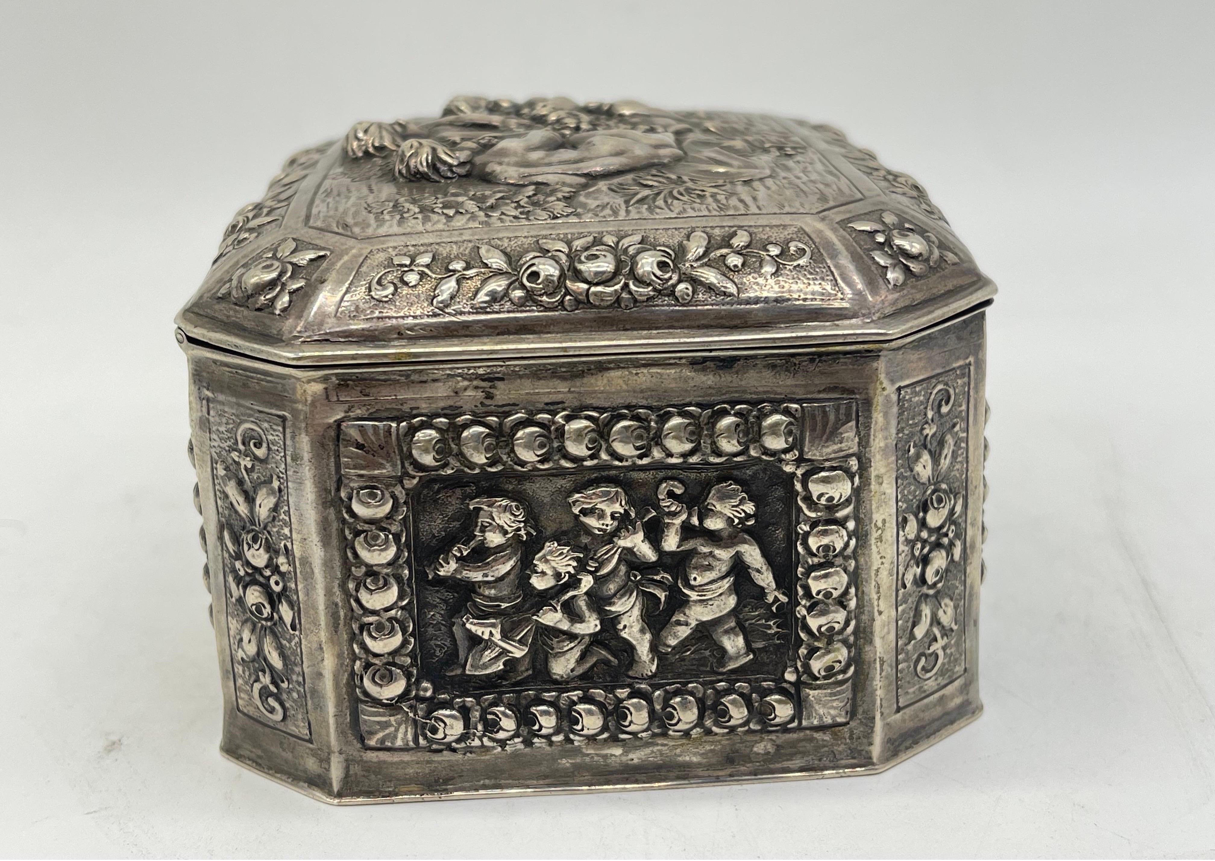 Antike 800er Silber Bonboniere-Schachtel mit Zuckerdeckel Christoph Widmann, Deutschland, vergoldet im Angebot 4