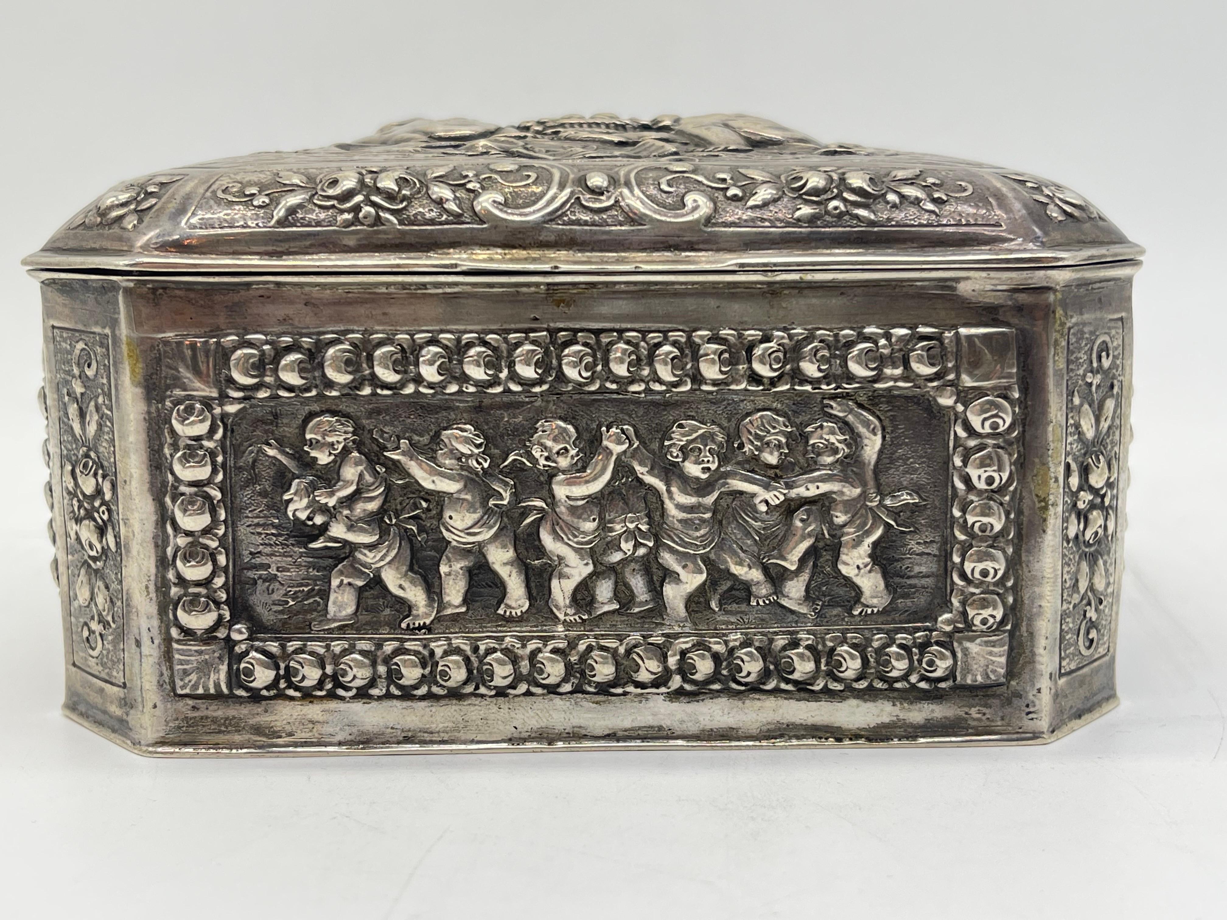 Antike 800er Silber Bonboniere-Schachtel mit Zuckerdeckel Christoph Widmann, Deutschland, vergoldet im Angebot 5