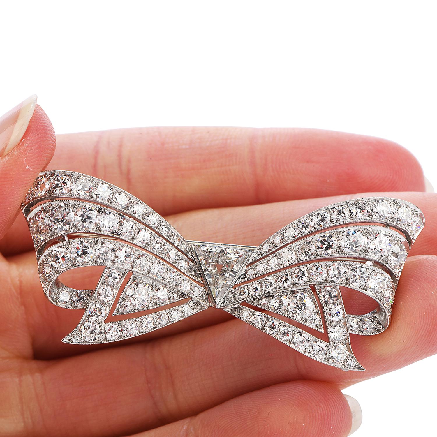 Antique 8.60 Carats Diamond Platinum Cluster Bow Brooch Pin In Excellent Condition In Miami, FL