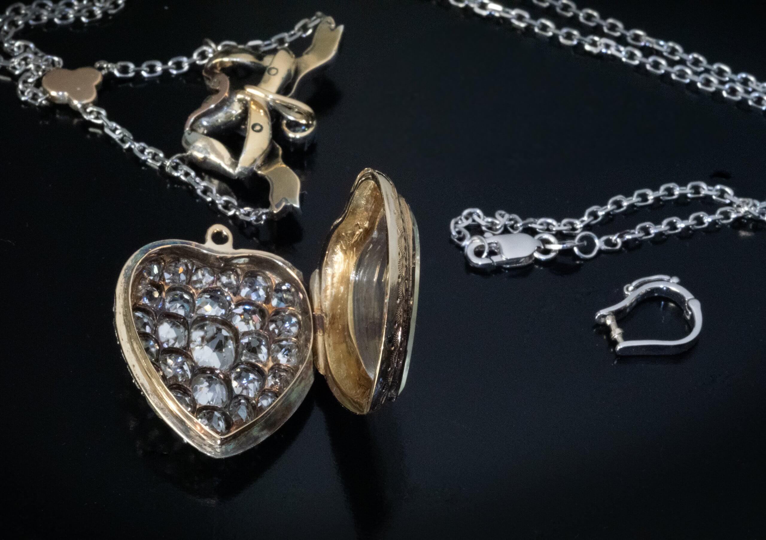 Antique 8.60 Ct Old Cut Diamond Heart Necklace In Excellent Condition For Sale In Chicago, IL