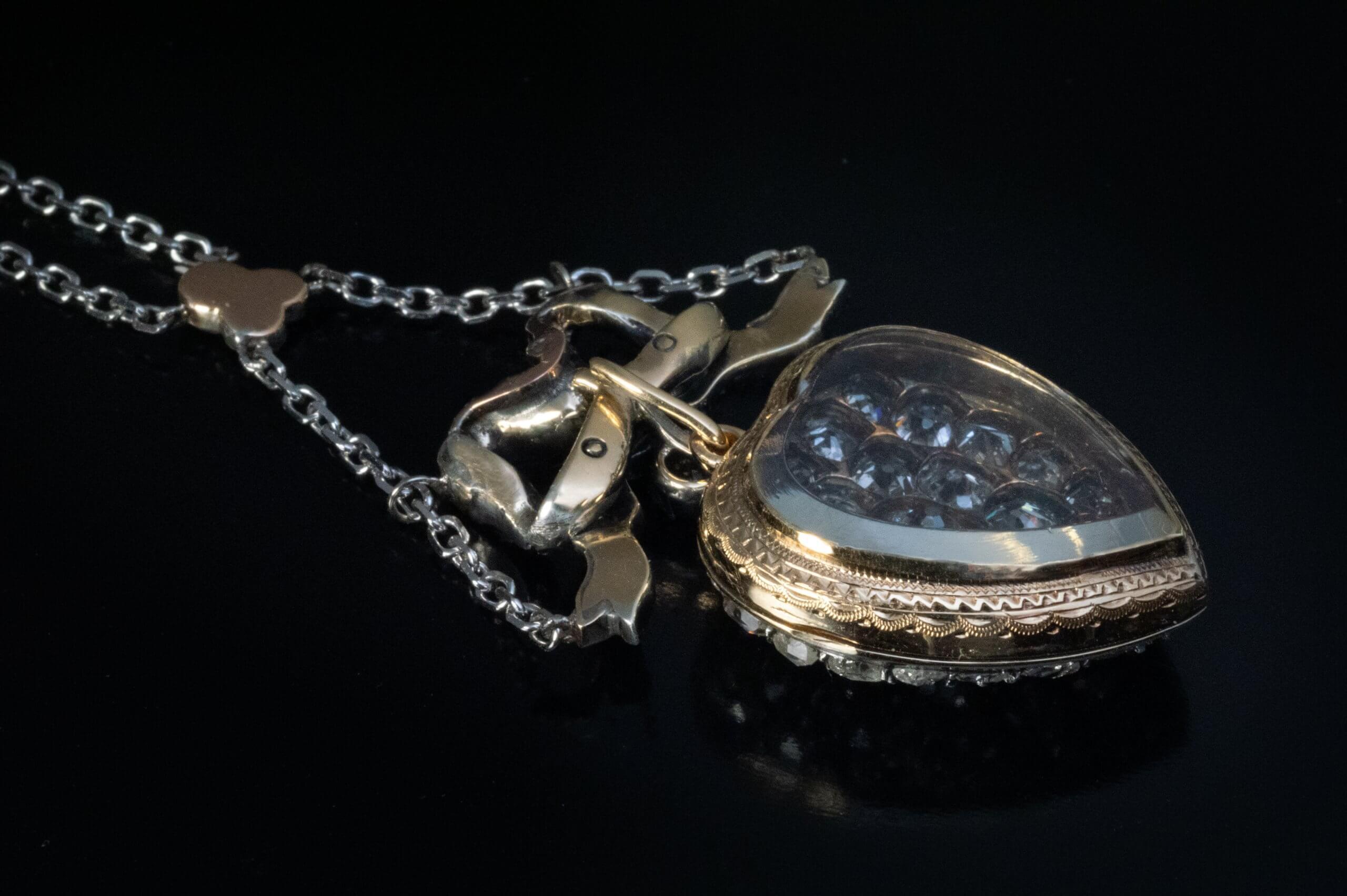 Women's Antique 8.60 Ct Old Cut Diamond Heart Necklace For Sale