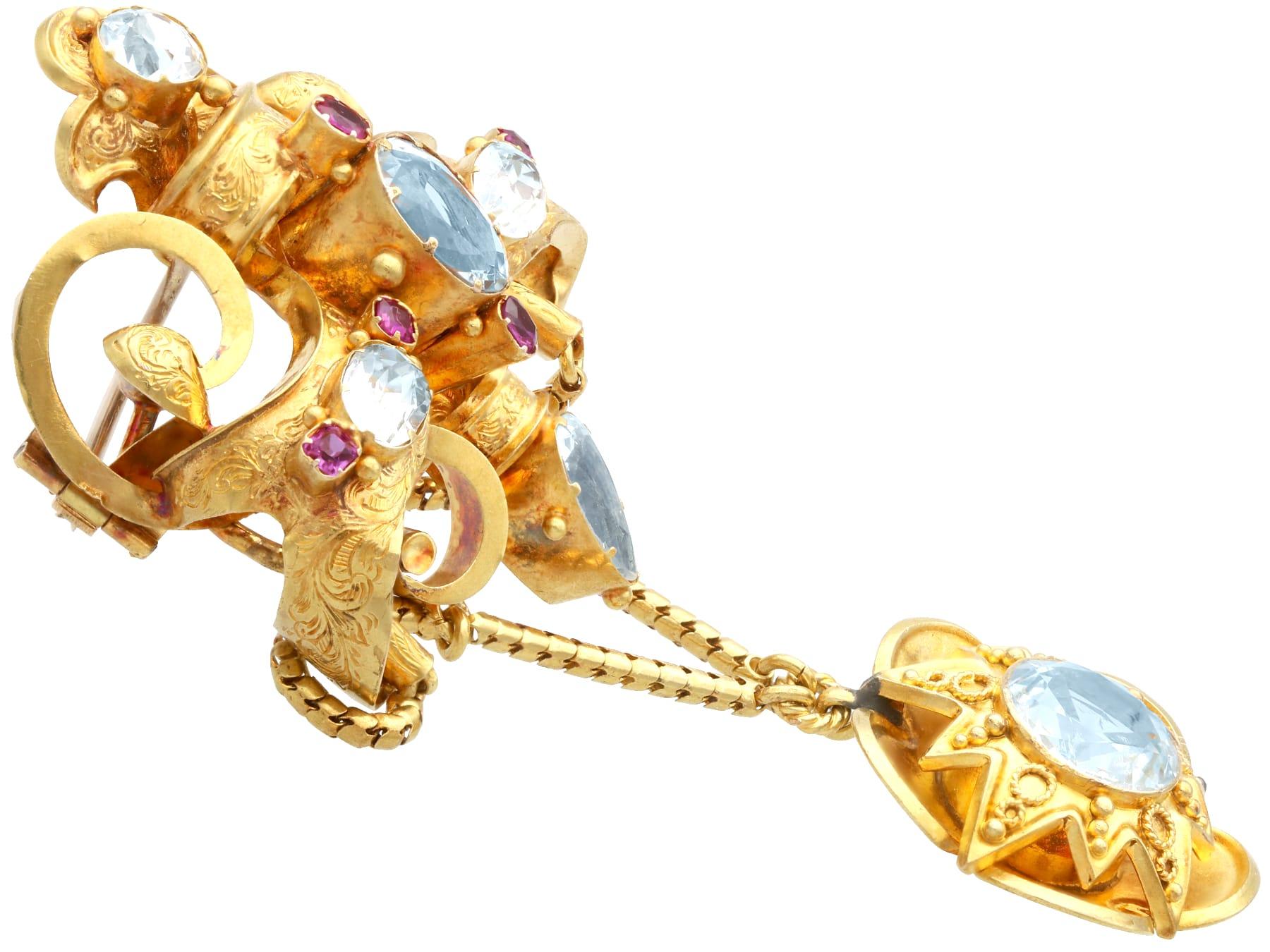 Broche ancienne en or jaune 21 carats, aigue-marine de 8,65 carats et rubis de 0,20 carat, c. 1840 Excellent état - En vente à Jesmond, Newcastle Upon Tyne
