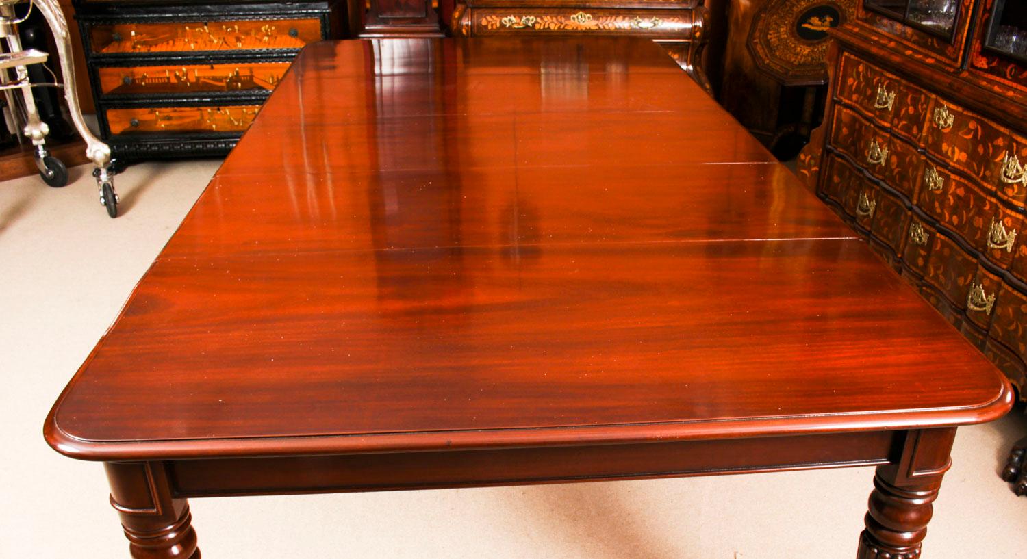 Antique Regency Flame Mahogany Extending Dining Table, 19th Century 9