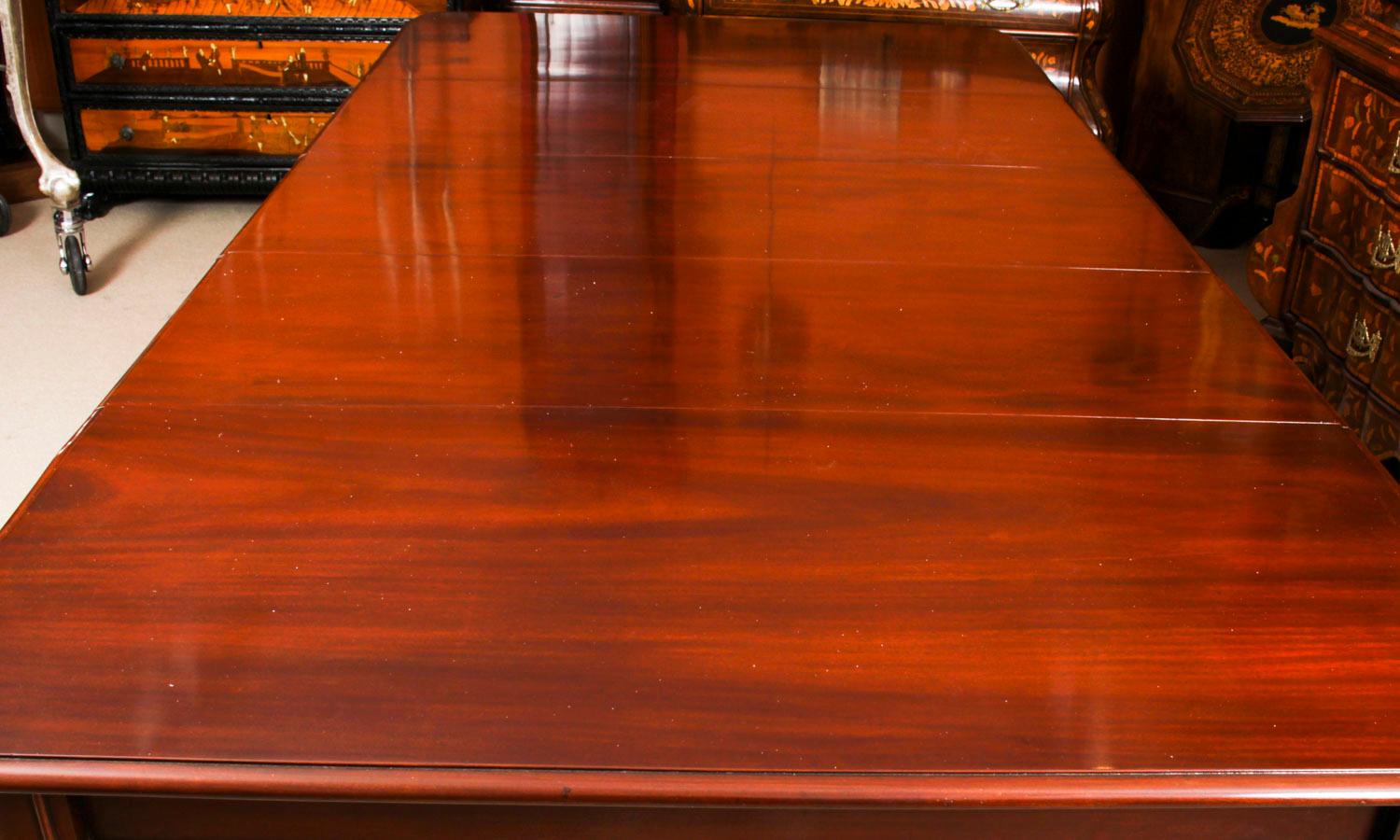 Antique Regency Flame Mahogany Extending Dining Table, 19th Century 10