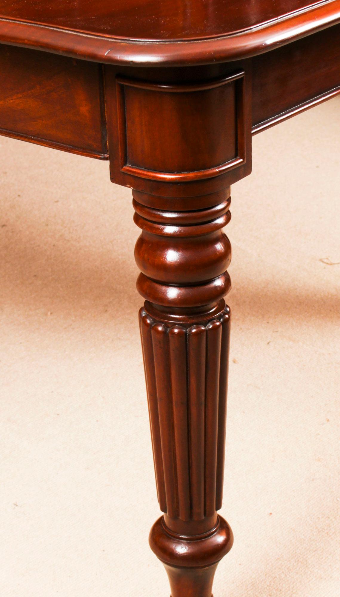 Antique Regency Flame Mahogany Extending Dining Table, 19th Century 13