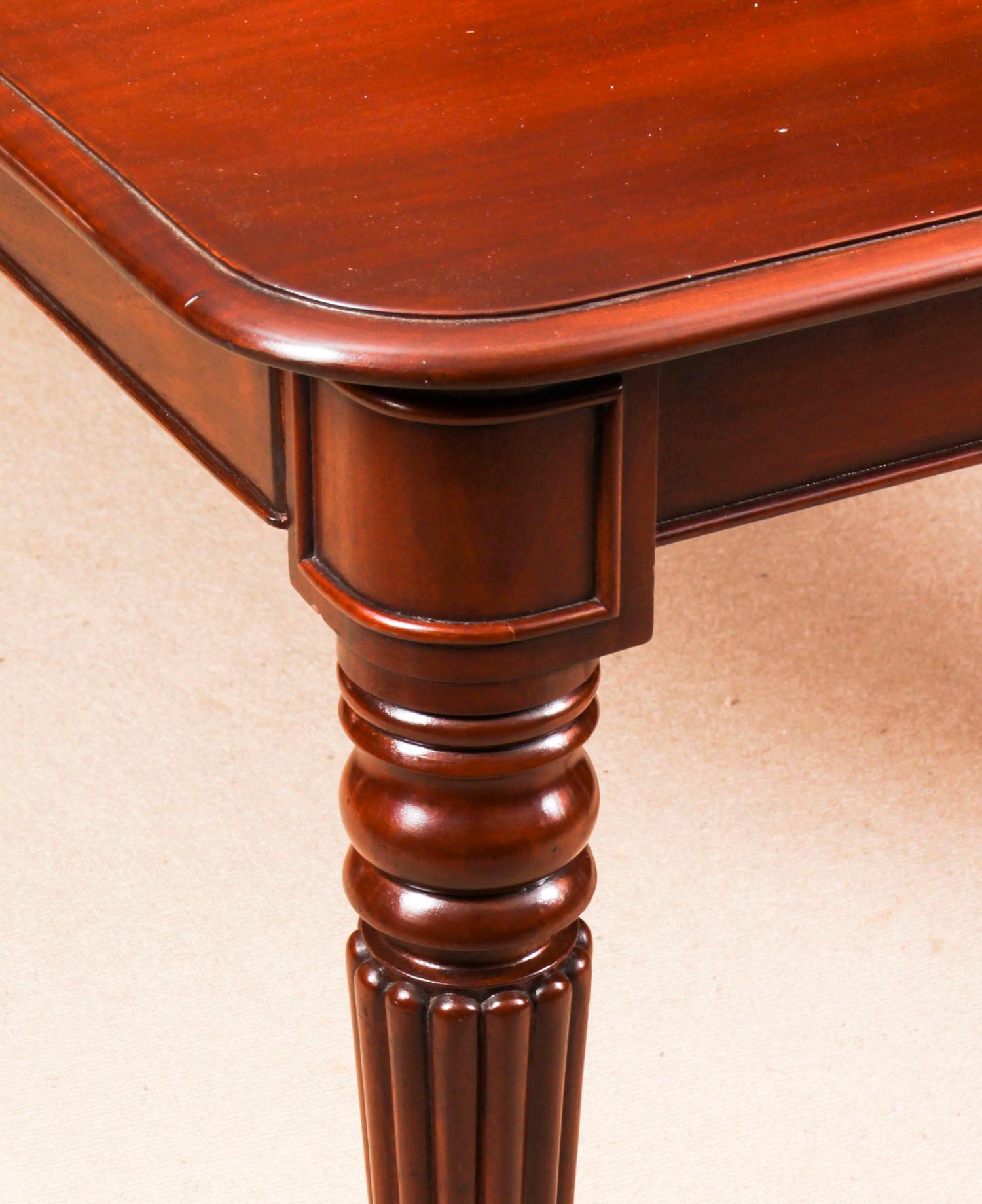 Antique Regency Flame Mahogany Extending Dining Table, 19th Century 14