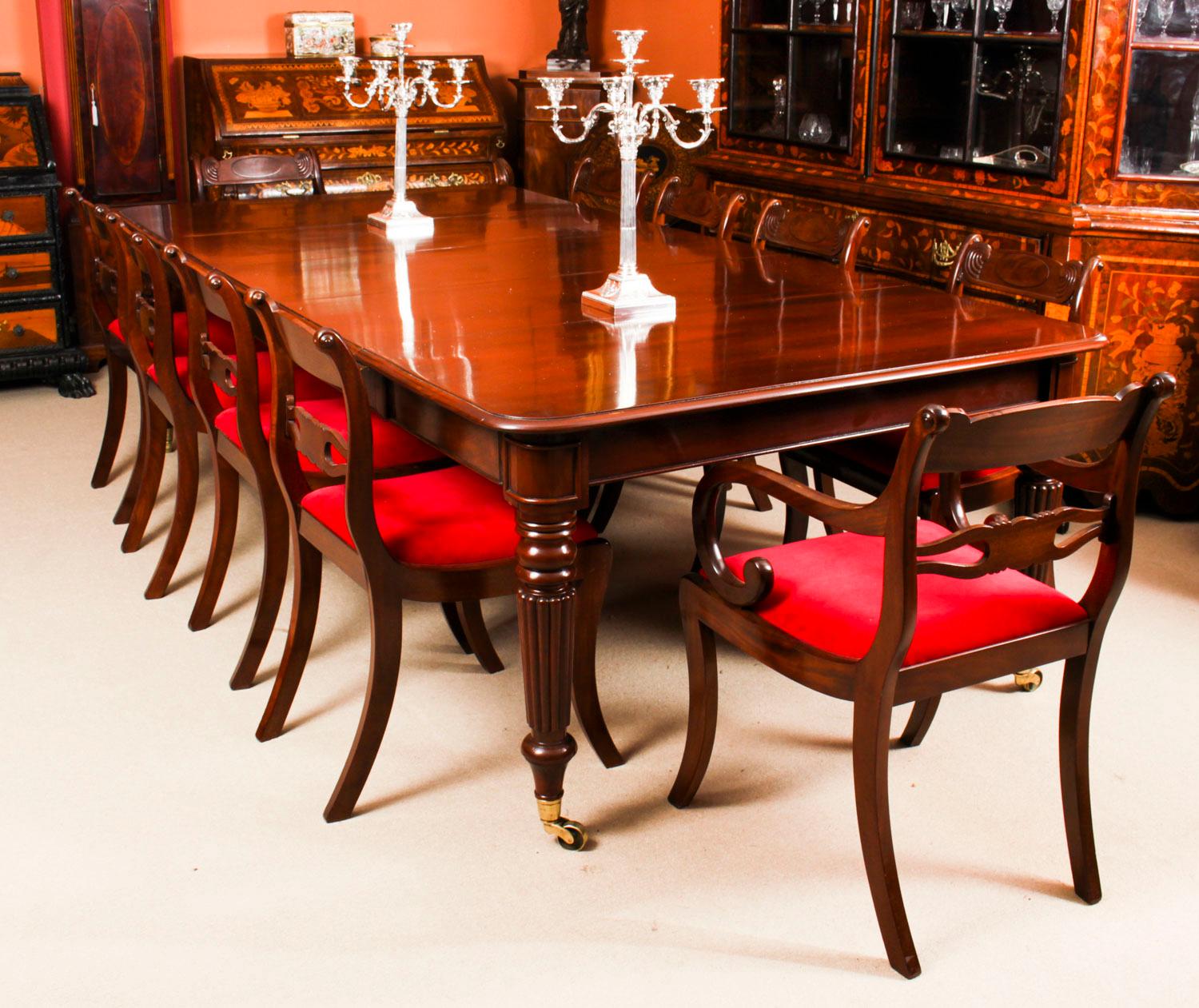 Early 19th Century Antique Regency Flame Mahogany Extending Dining Table, 19th Century