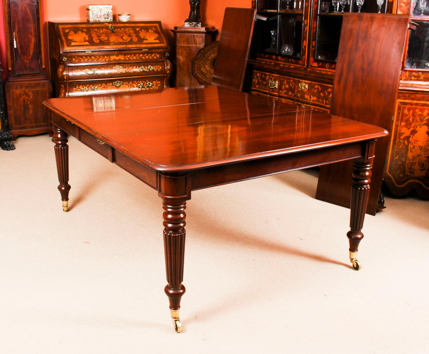 Antique Regency Flame Mahogany Extending Dining Table, 19th Century 2