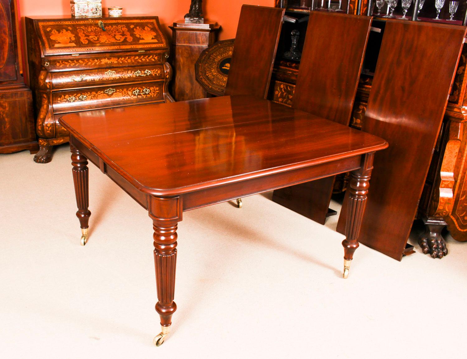 Antique Regency Flame Mahogany Extending Dining Table, 19th Century 3