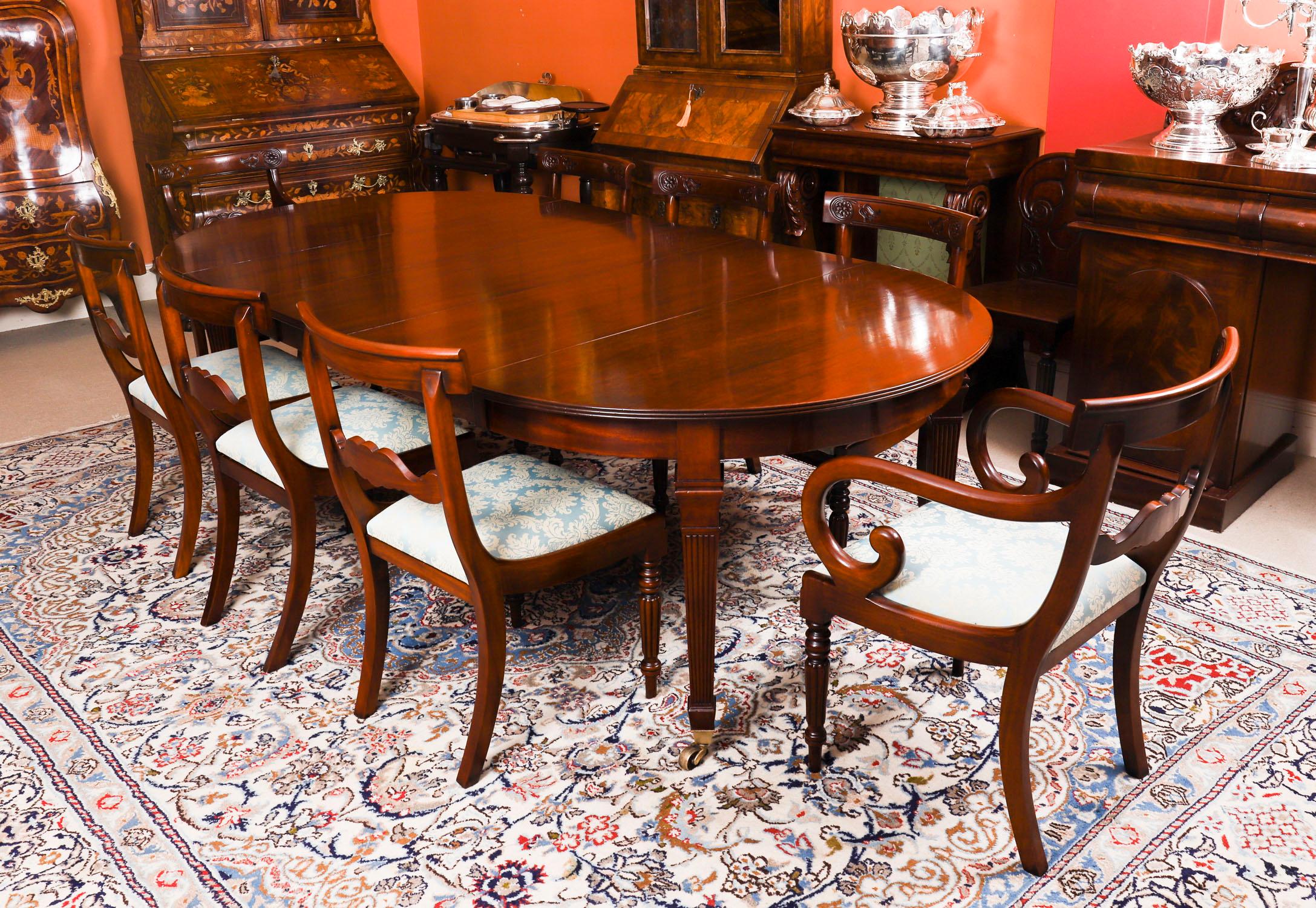 Victorien tardif Ancienne table à manger à rallonge en acajou flammé de 8 pieds de style victorien 19ème siècle en vente