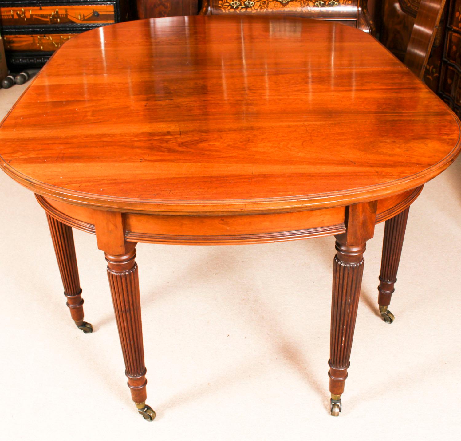 Antique Victorian Flame Mahogany Oval Extending Dining Table, 19th Century 5