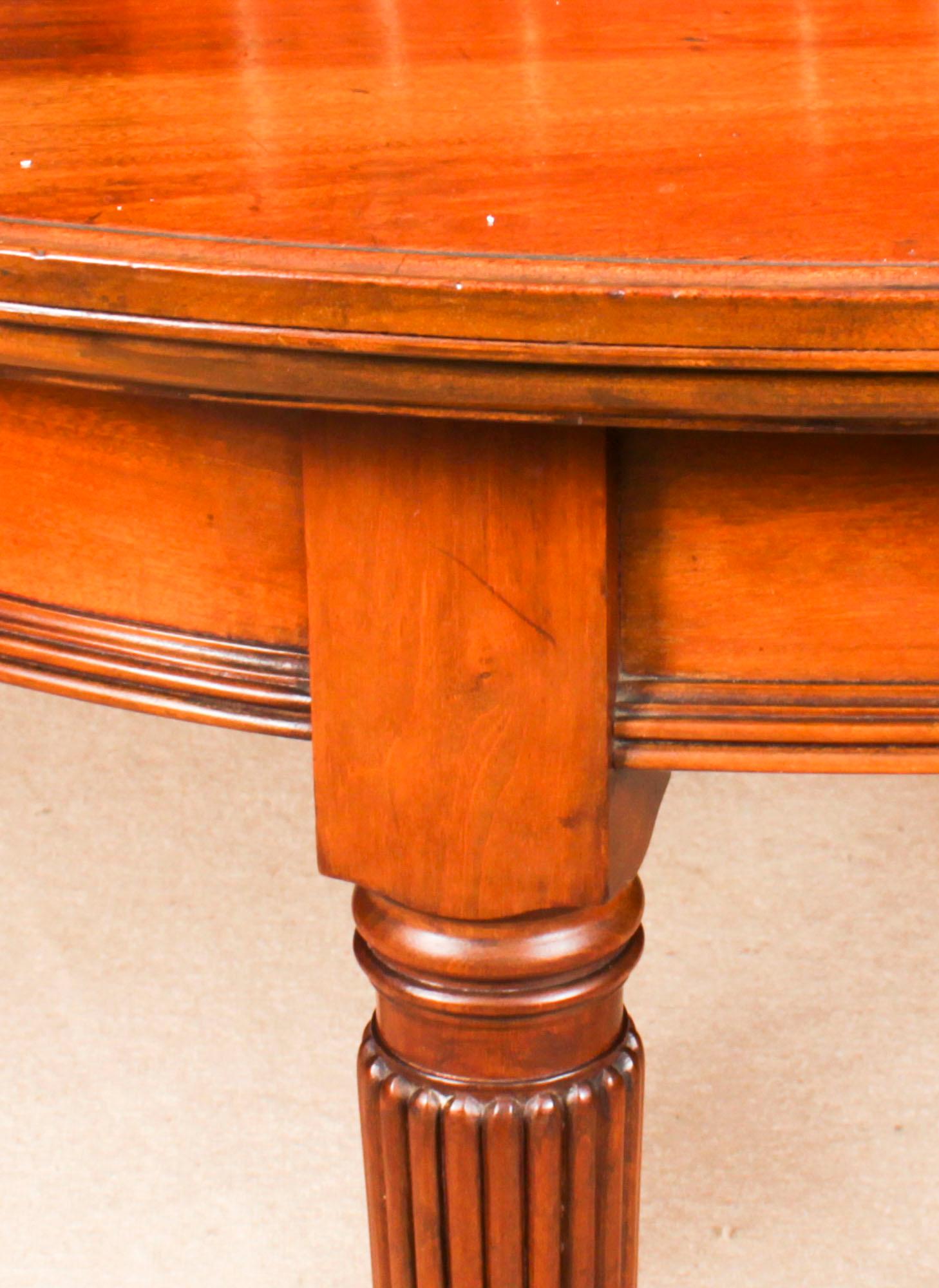 Antique Victorian Flame Mahogany Oval Extending Dining Table, 19th Century 8
