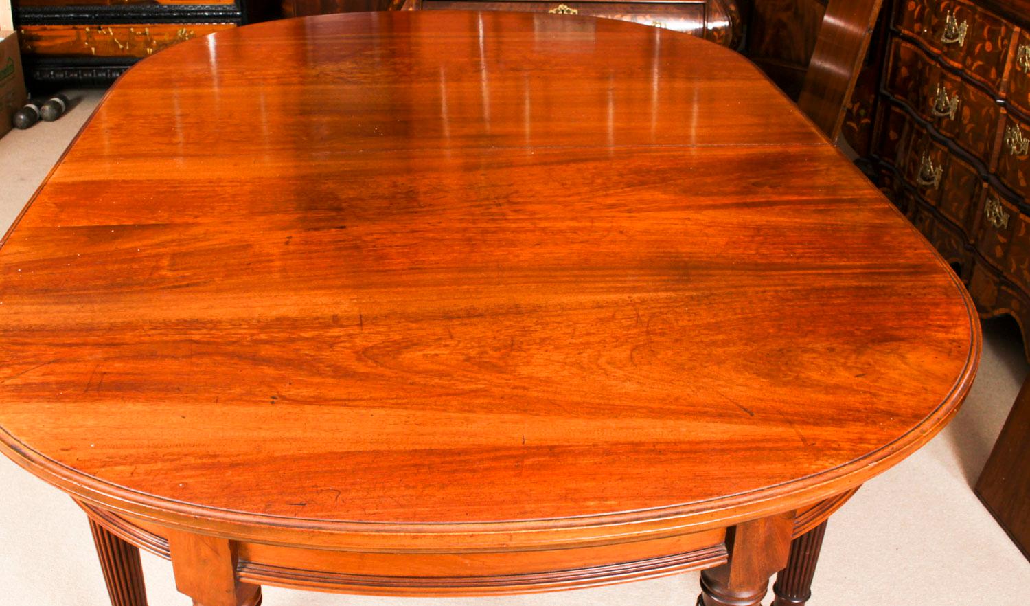 Antique Victorian Flame Mahogany Oval Extending Dining Table, 19th Century 10