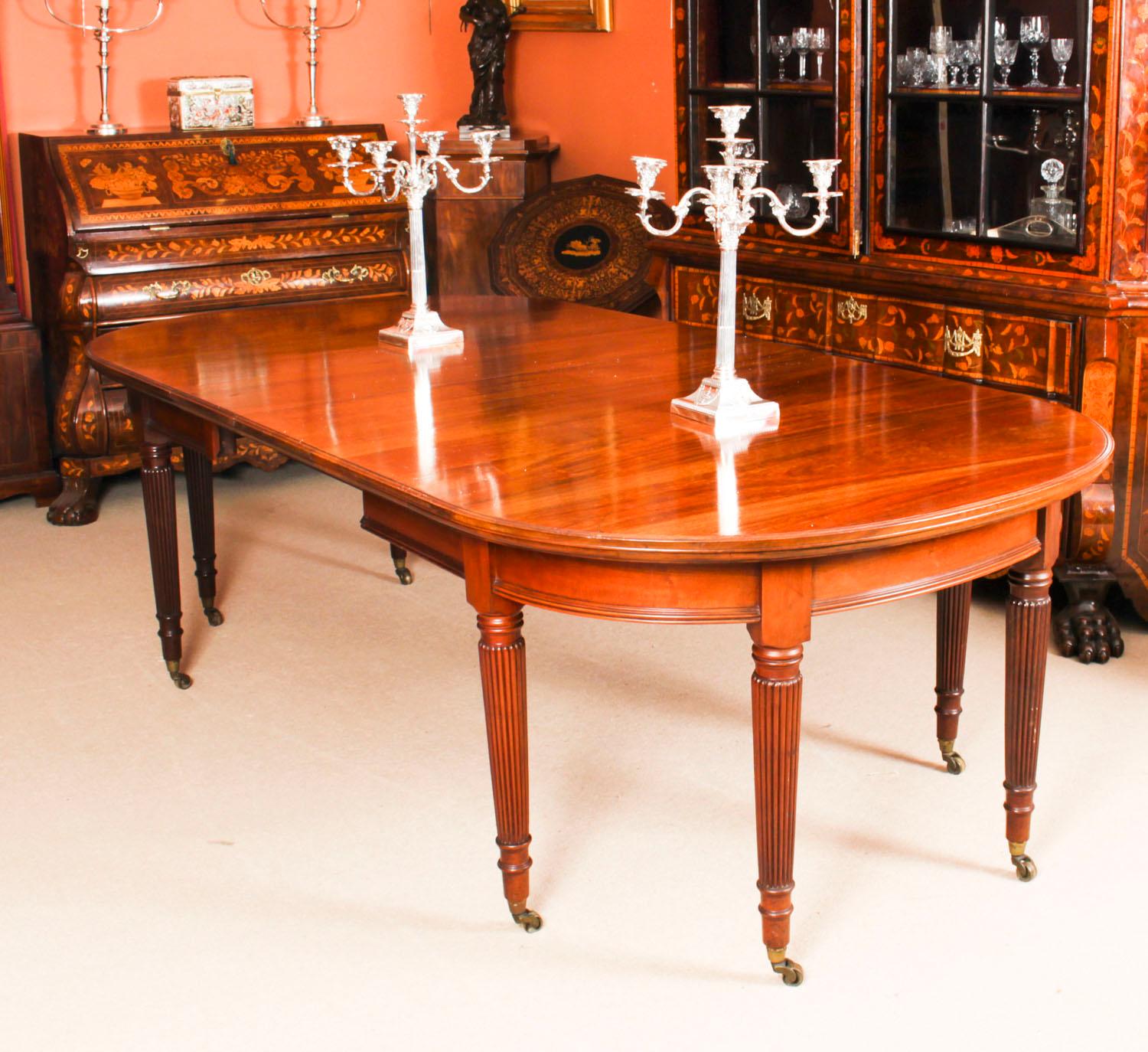 English Antique Victorian Flame Mahogany Oval Extending Dining Table, 19th Century