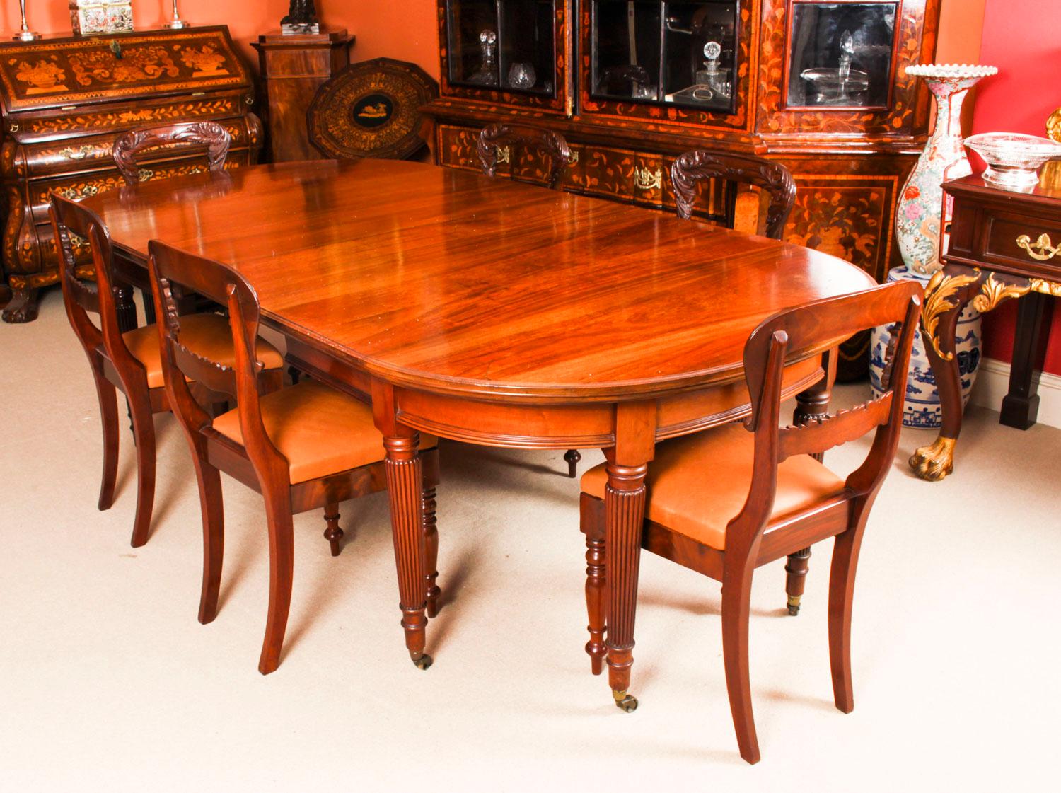 Antique Victorian Flame Mahogany Oval Extending Dining Table, 19th Century In Good Condition In London, GB