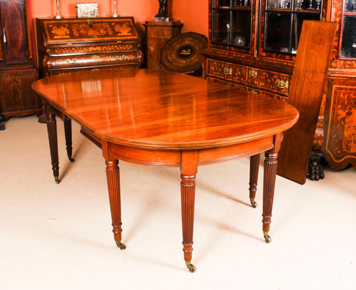 Antique Victorian Flame Mahogany Oval Extending Dining Table, 19th Century 3