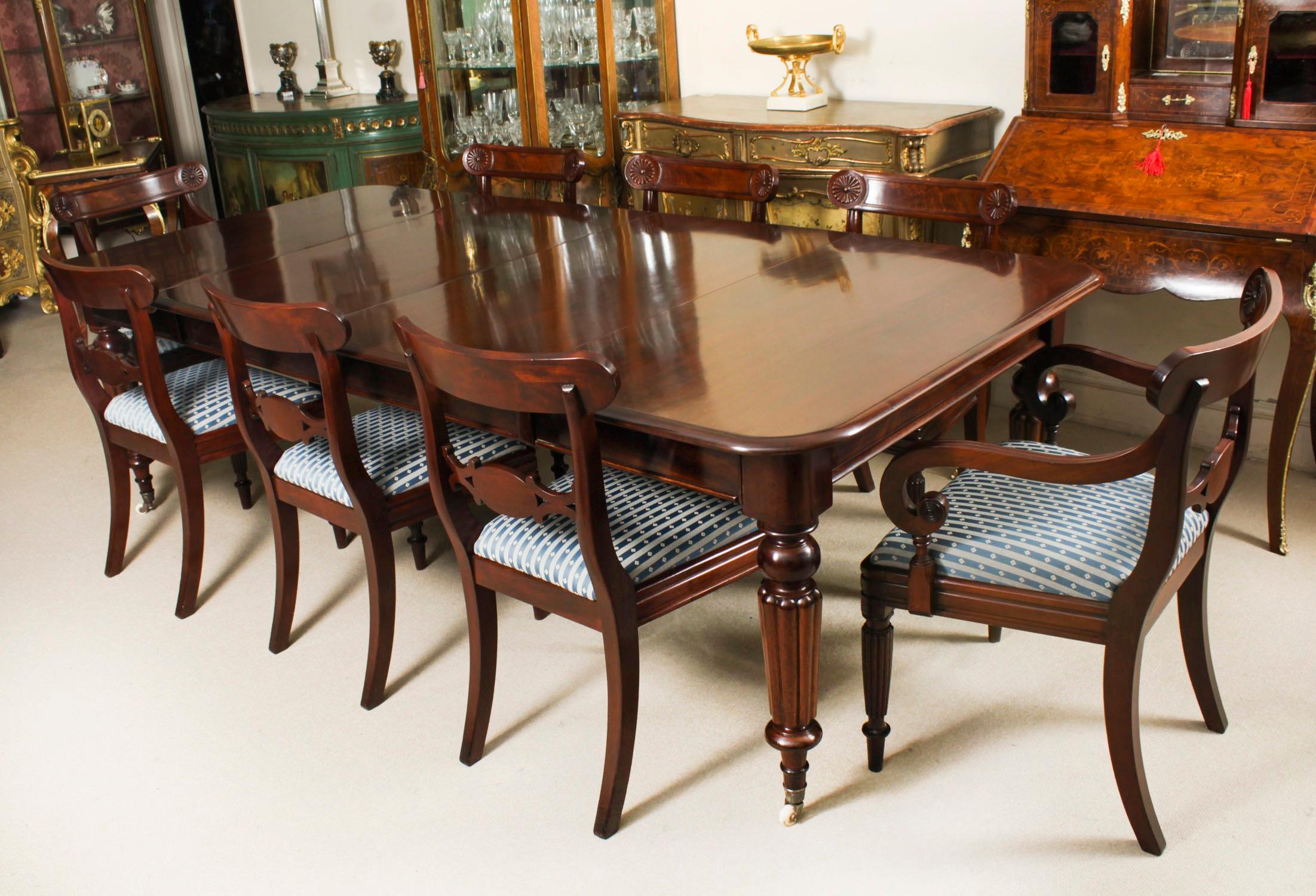 This is a beautiful antique William IV  flame mahogany extending dining table, circa 1830 in date.

This amazing table can  seat   eight people in comfort and has been hand-crafted from beautiful solid flame mahogany.

The beautifully figured flame