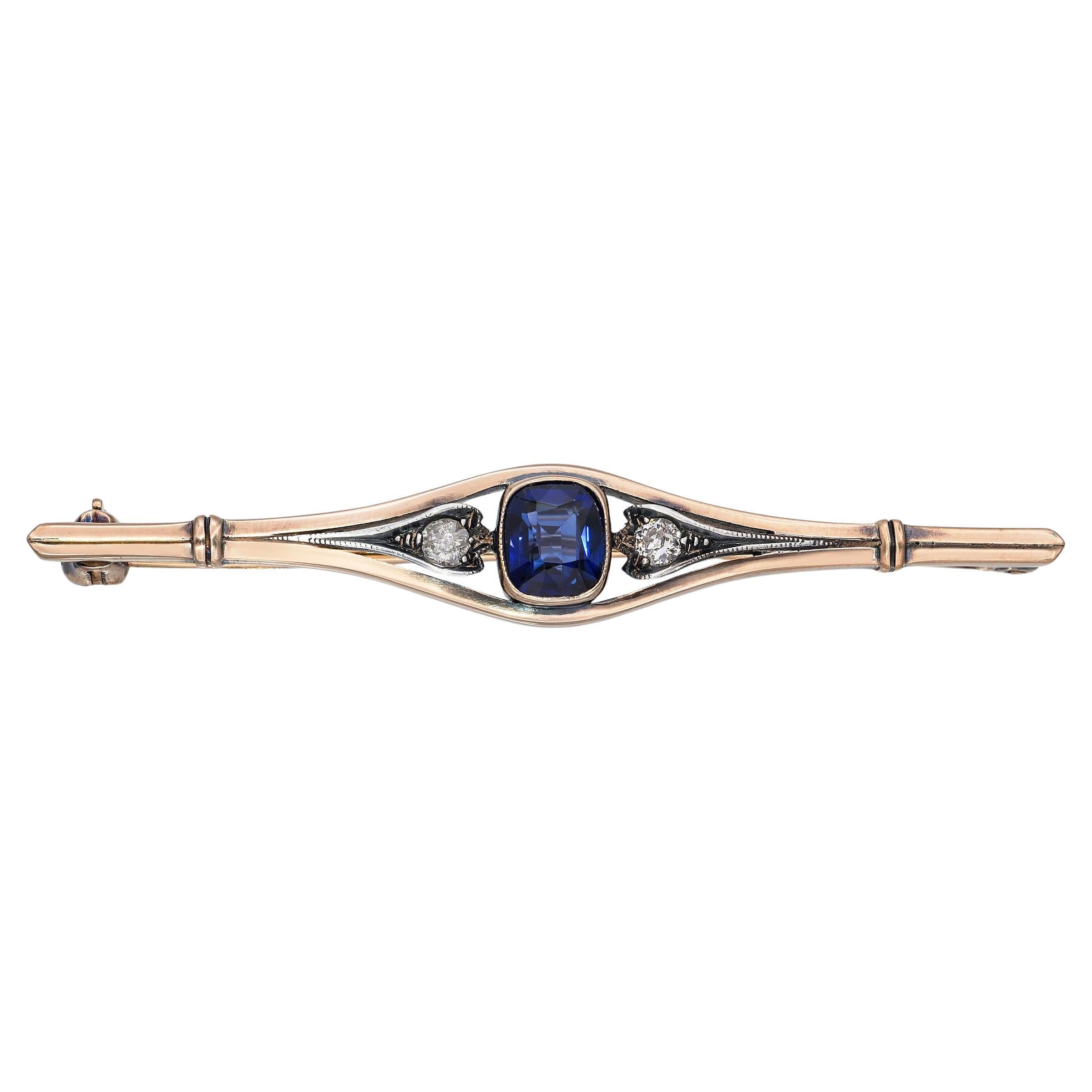 Antica spilla a barretta in oro giallo 8k con zaffiro blu reale e diamante da 0,8ct
