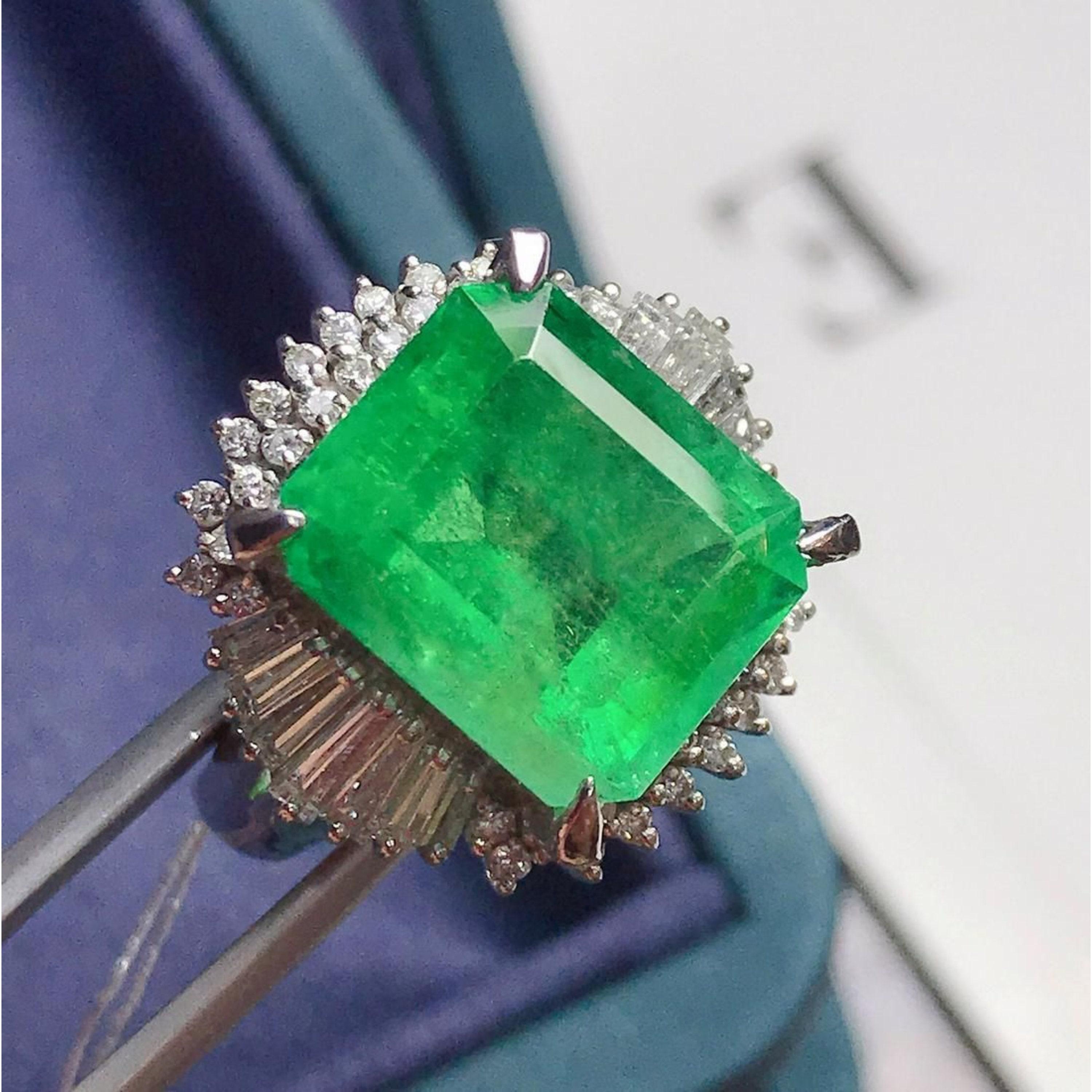 For Sale:  Art Deco 9 CT Certified Natural Emerald and Diamond Engagement Ring in 18K Gold 2