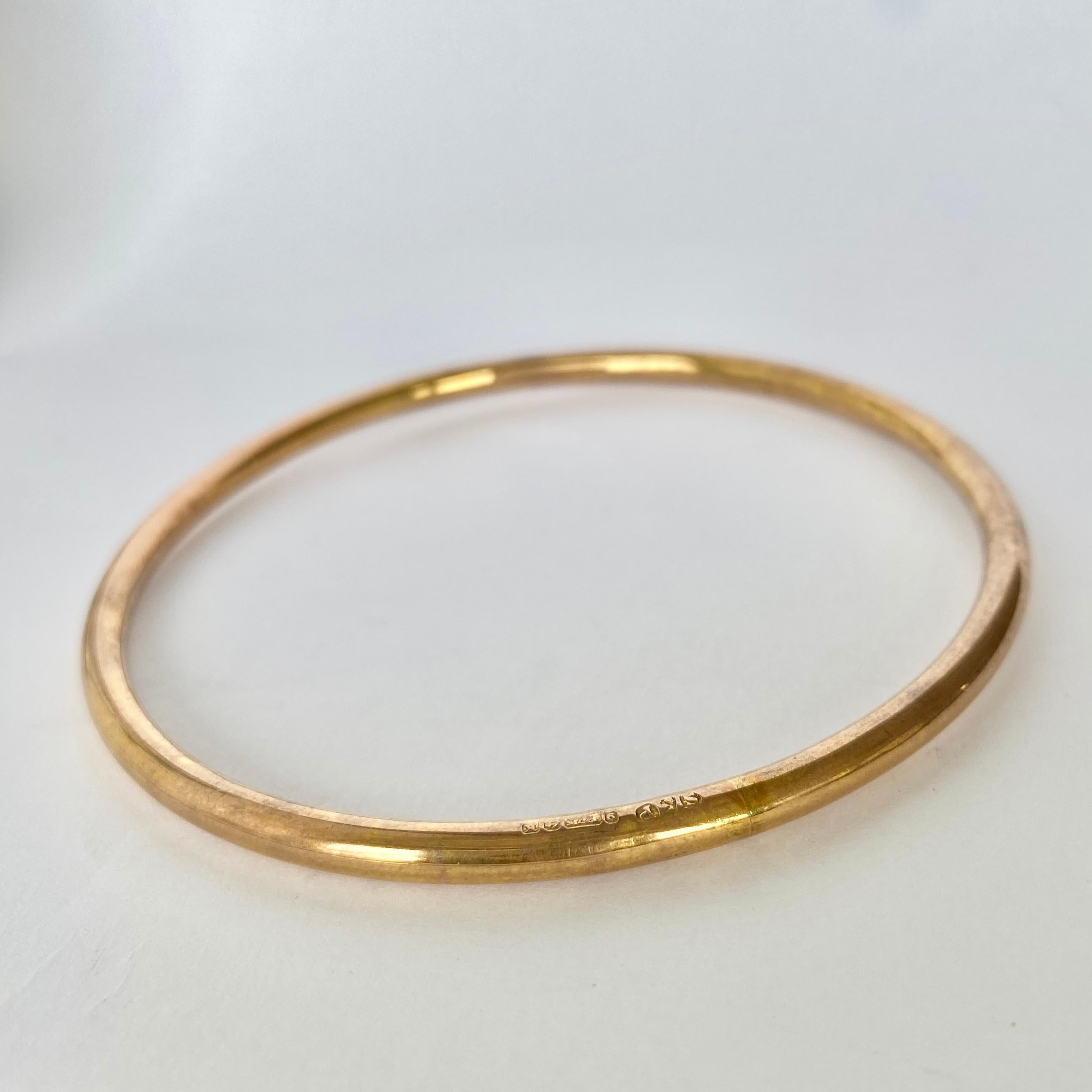 This arm bangle is so so stylish! The smooth body of the bangle wraps around your arm. Fully hallmarked Birmingham 1934.

Inner Diameter: 7cm
Bangle Width: 4mm

Weight: 5.6g