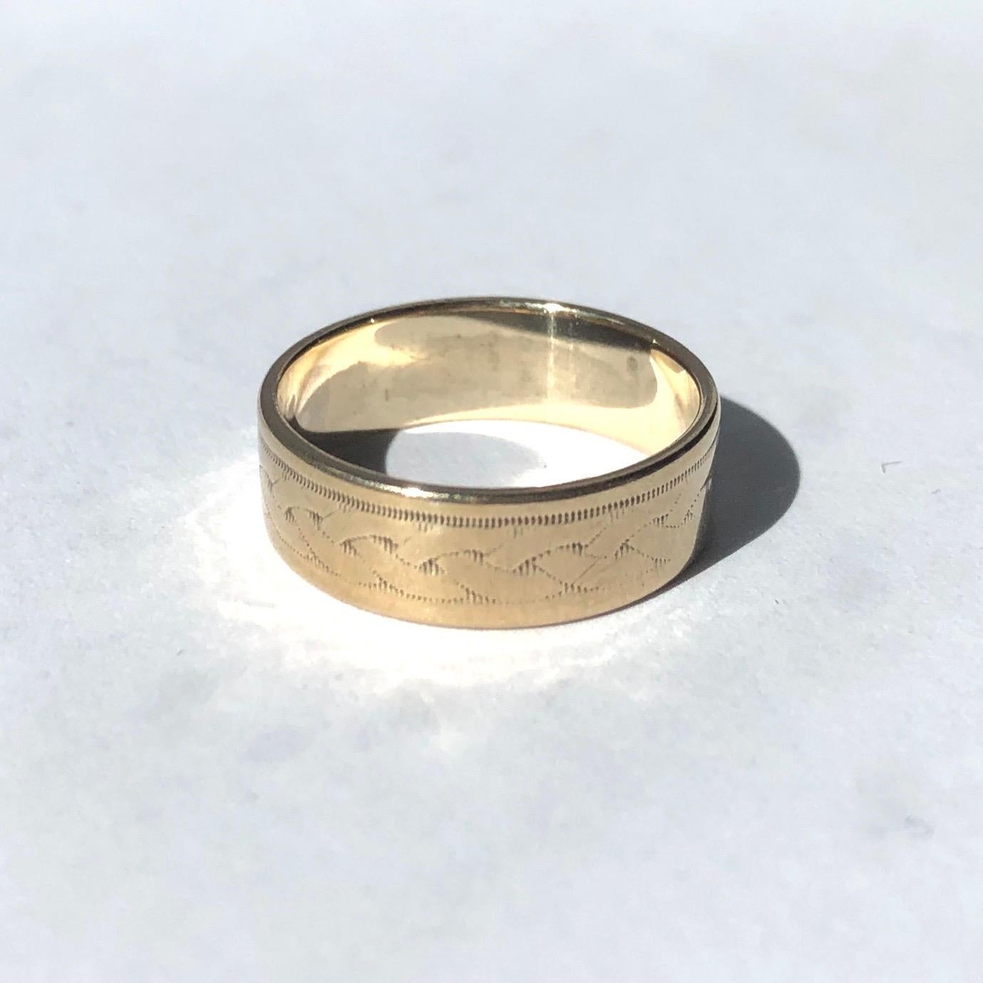 This band has engraving all the way around but it is very subtle due to the age of the piece and the wear. Modelled in 9ct gold. 

Ring Size: K or 5 1/4 
Band Width: 5.5mm

Weight: 2.6g