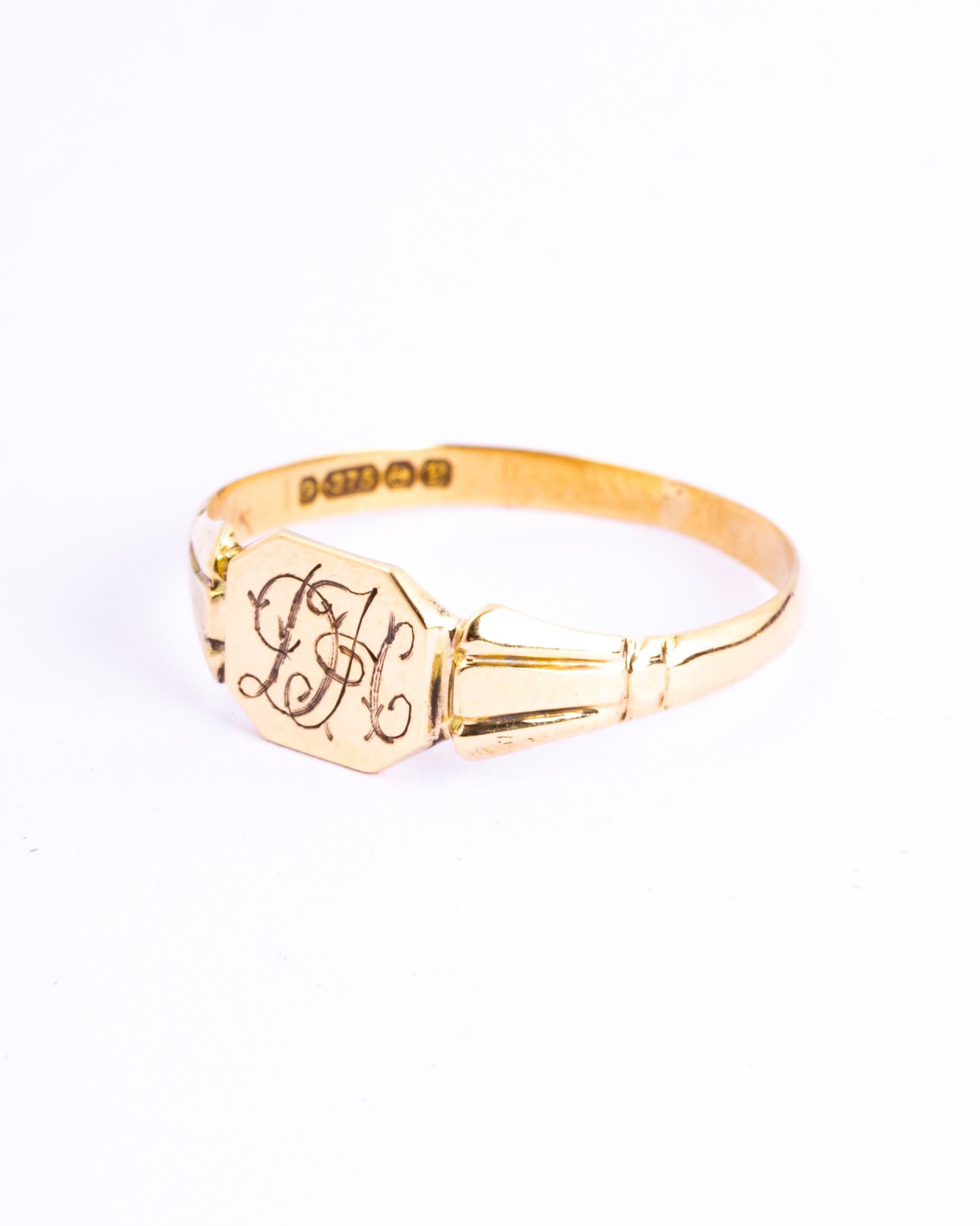 This signet ring has a face with the initials DH engraved into it. Either side of the face is shell style detail and is modelled in 9ct gold. 

Ring Size: S or 9
Face Dimensions: 7x8mm

Weight: 1.3g