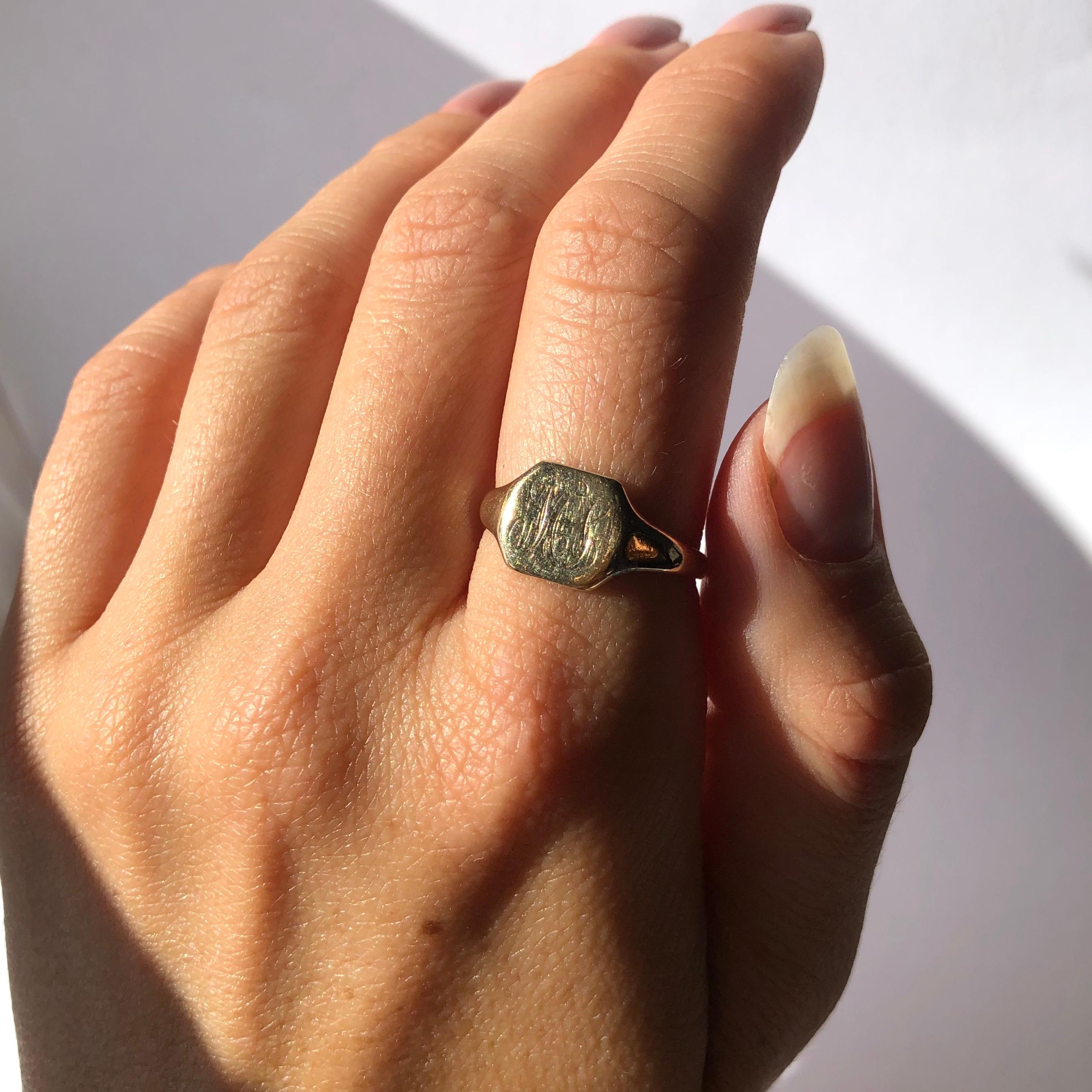 Women's or Men's Antique 9 Carat Gold Signet Ring For Sale