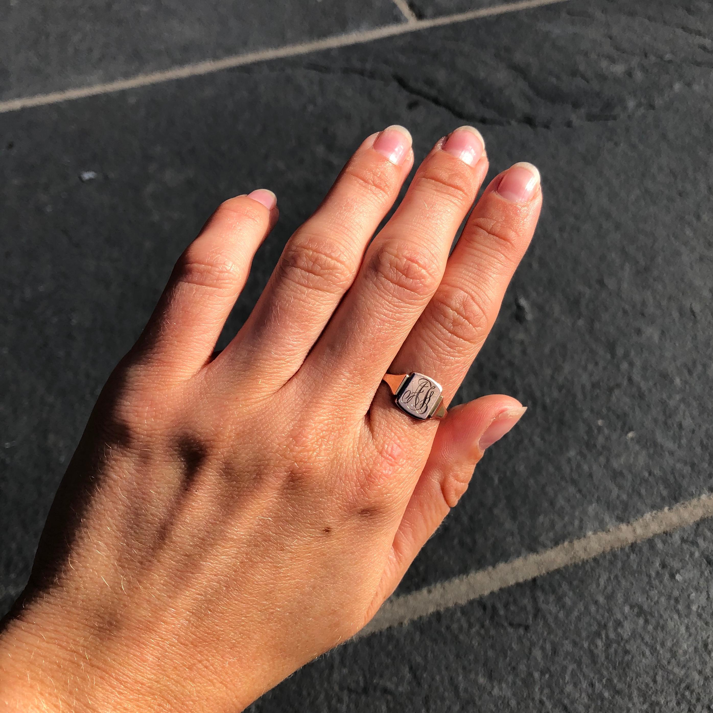 Antique 9 Carat Gold Signet Ring 1