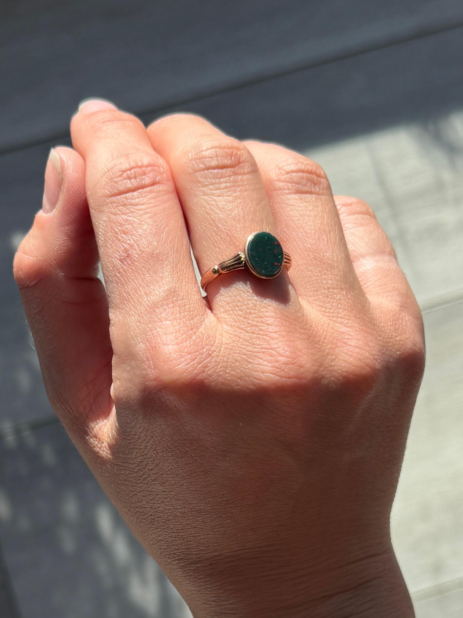 Antique 9 Carat Soft Tone Rose Gold Bloodstone Signet Ring In Good Condition In Chipping Campden, GB