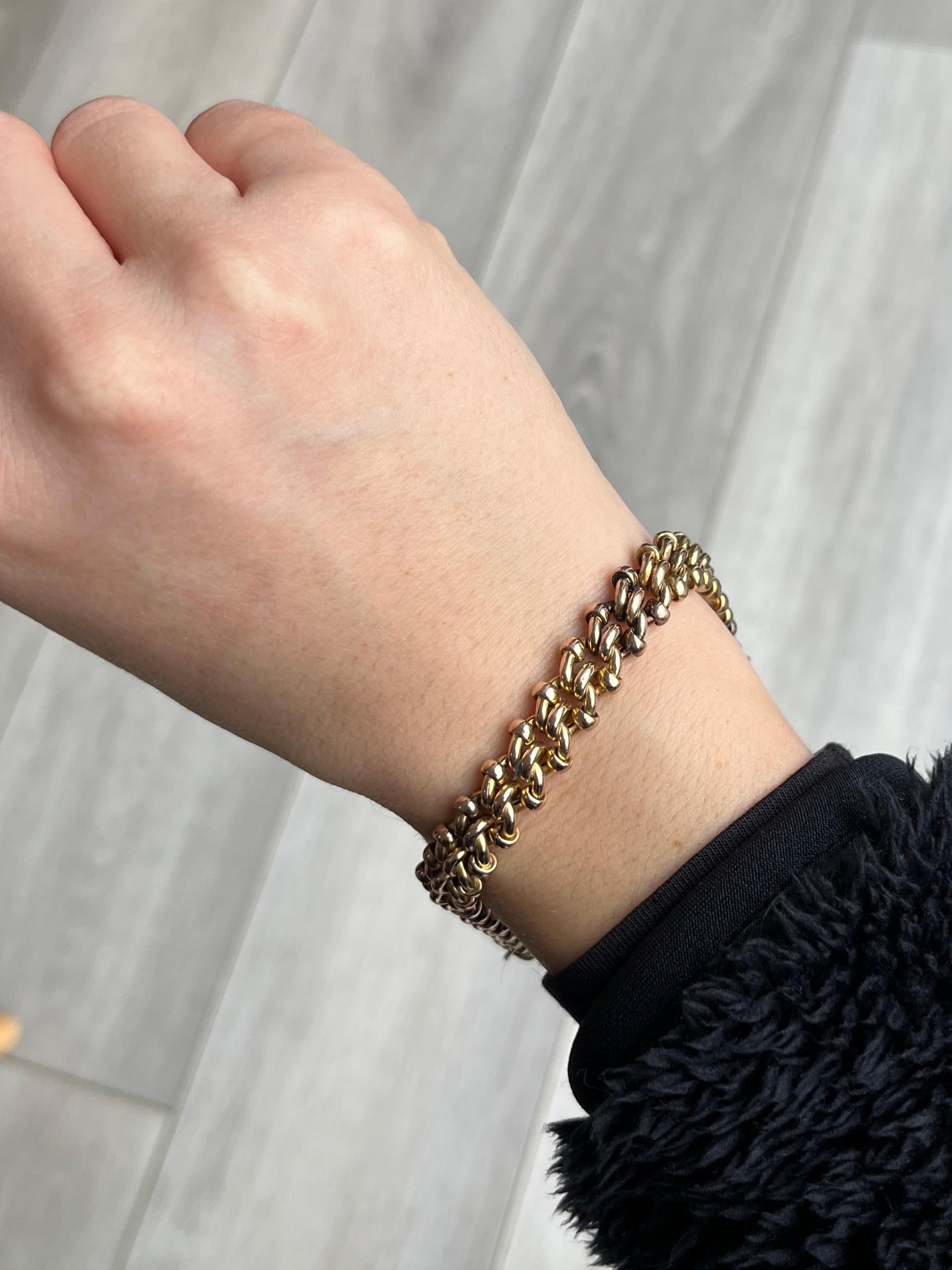 This bracelet is modelled in hollow 9ct yellow gold, which makes the bracelet light weight and comfortable to wear. 

Length: 17cm
Width: 9mm

Weight: 15.9g

