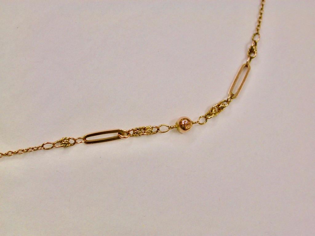 Donna Antico ciondolo in oro 9 ct con granato e perle di mare su catena originale 9 ct Circa 1910 in vendita