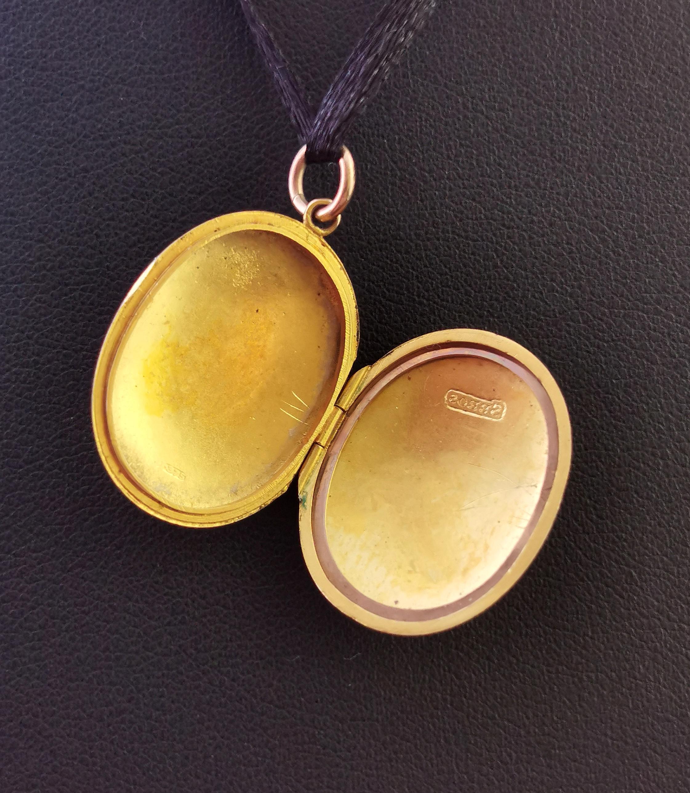 Antique 9 Karat Gold Locket Pendant, 1910s, Heart, Engraved 1