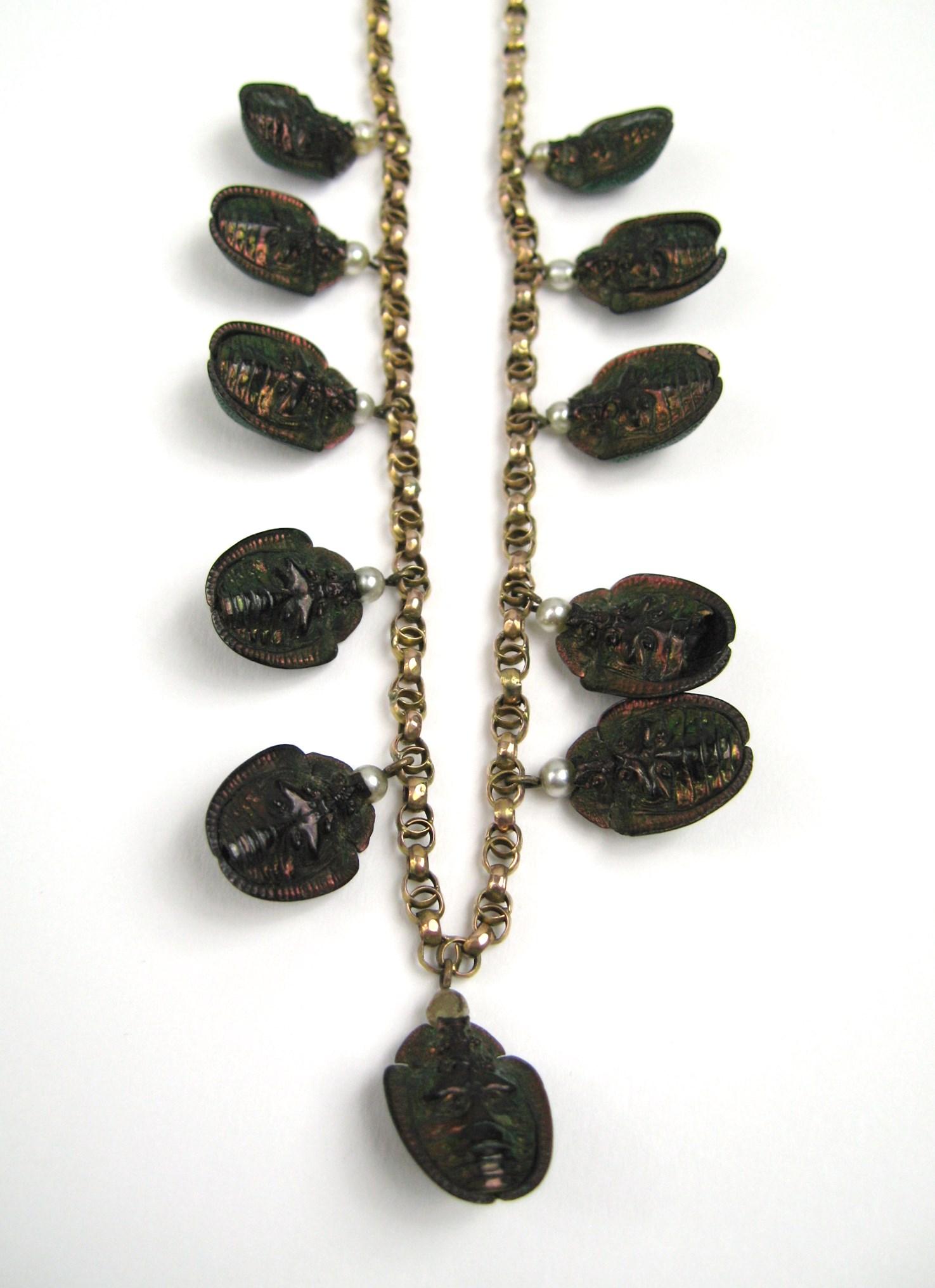 Antike antike Halskette aus 9 Karat Gold mit Skarabäuskäfer und Perlen im Angebot 6