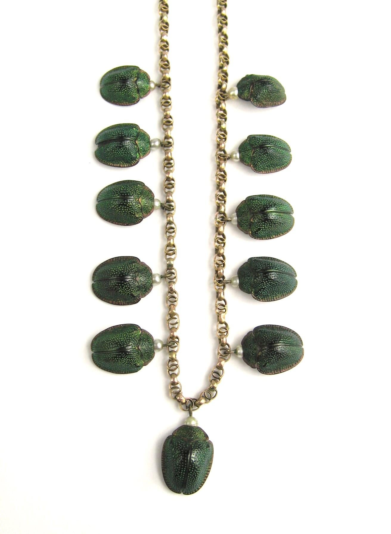 Antike antike Halskette aus 9 Karat Gold mit Skarabäuskäfer und Perlen Damen im Angebot
