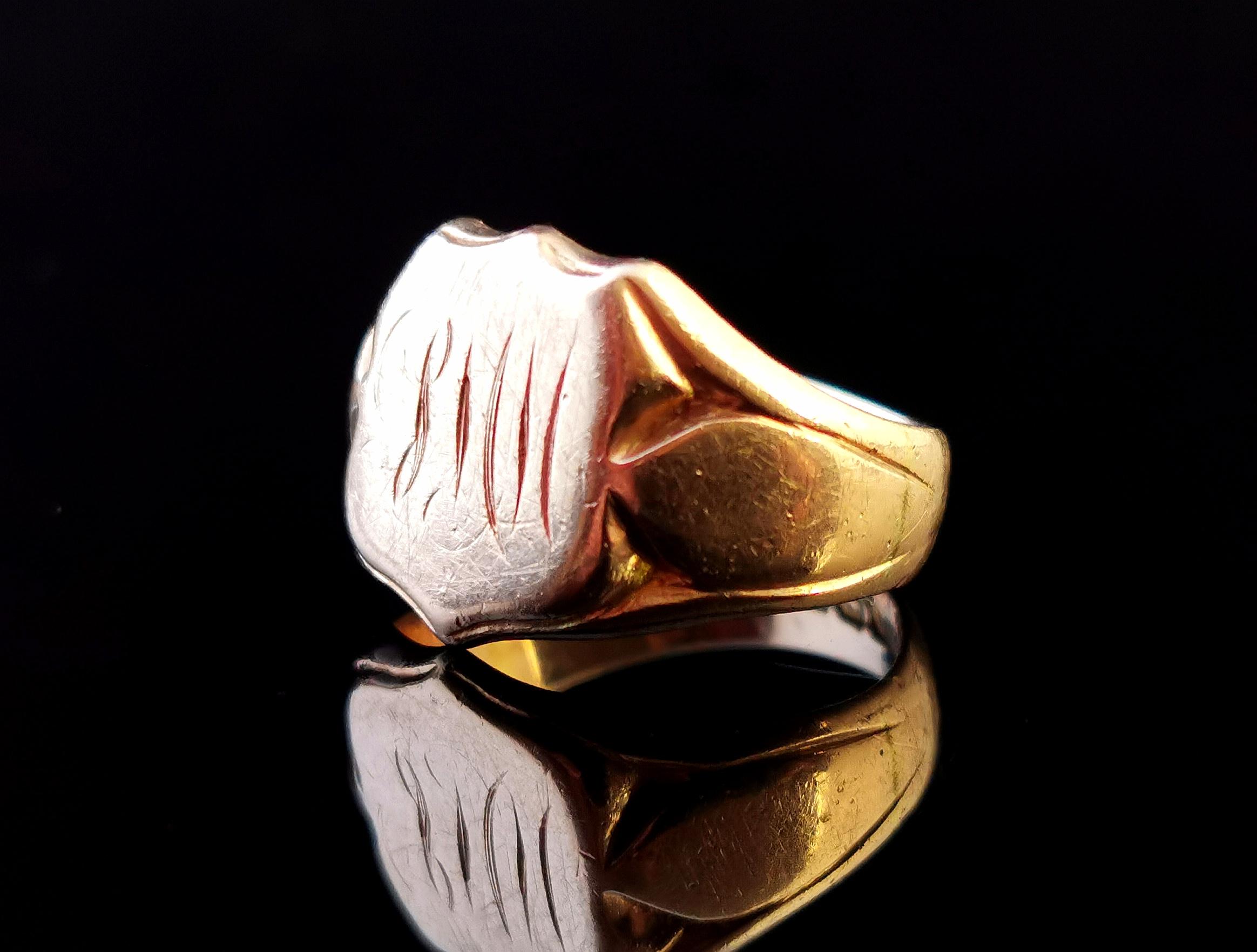 Antique 9 Karat Gold Signet Ring, Monogrammed In Fair Condition In NEWARK, GB