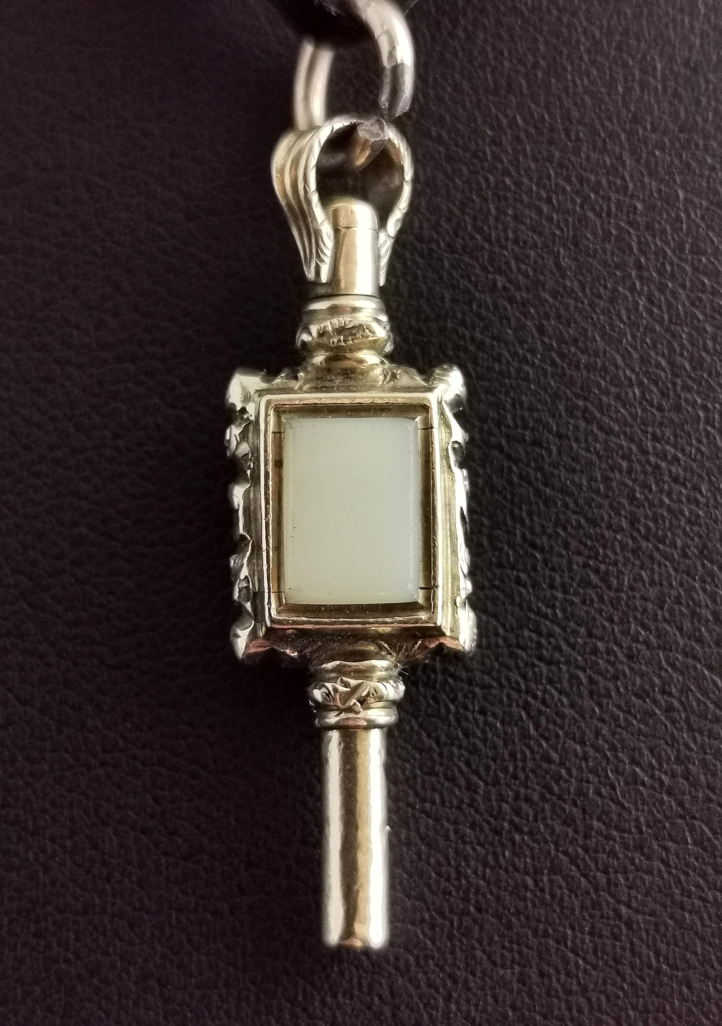 Antique 9 Karat Gold Watch Key Pendant, Victorian In Fair Condition In NEWARK, GB